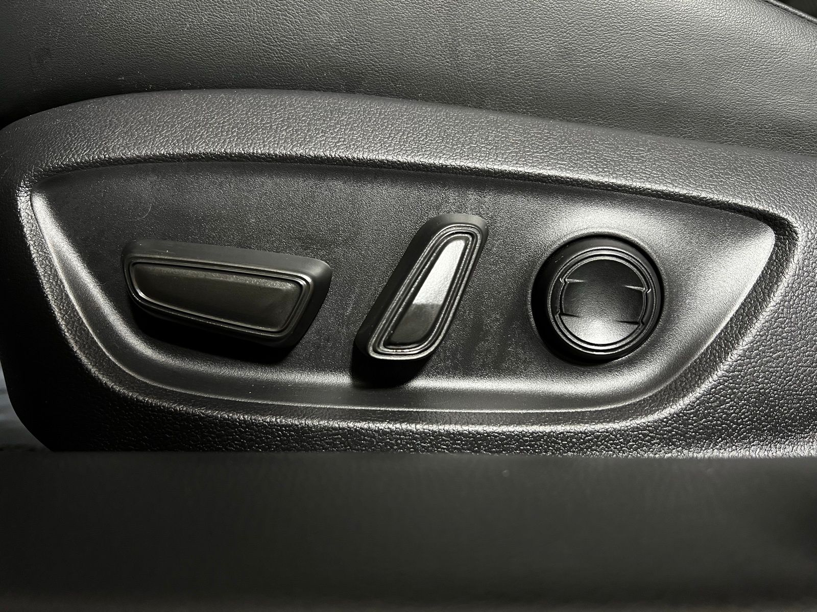 Thumbnail: 2024 Toyota Prius Prime - 14