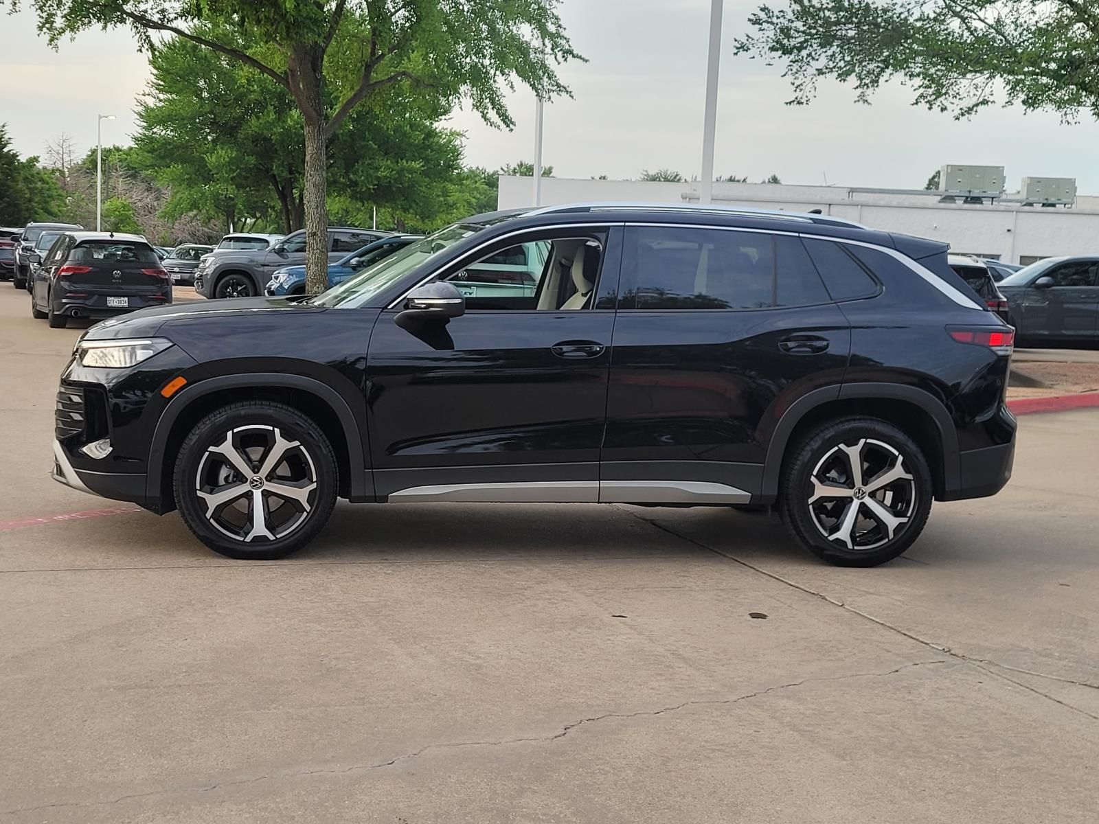 used 2025 Volkswagen Tiguan car, priced at $29,300