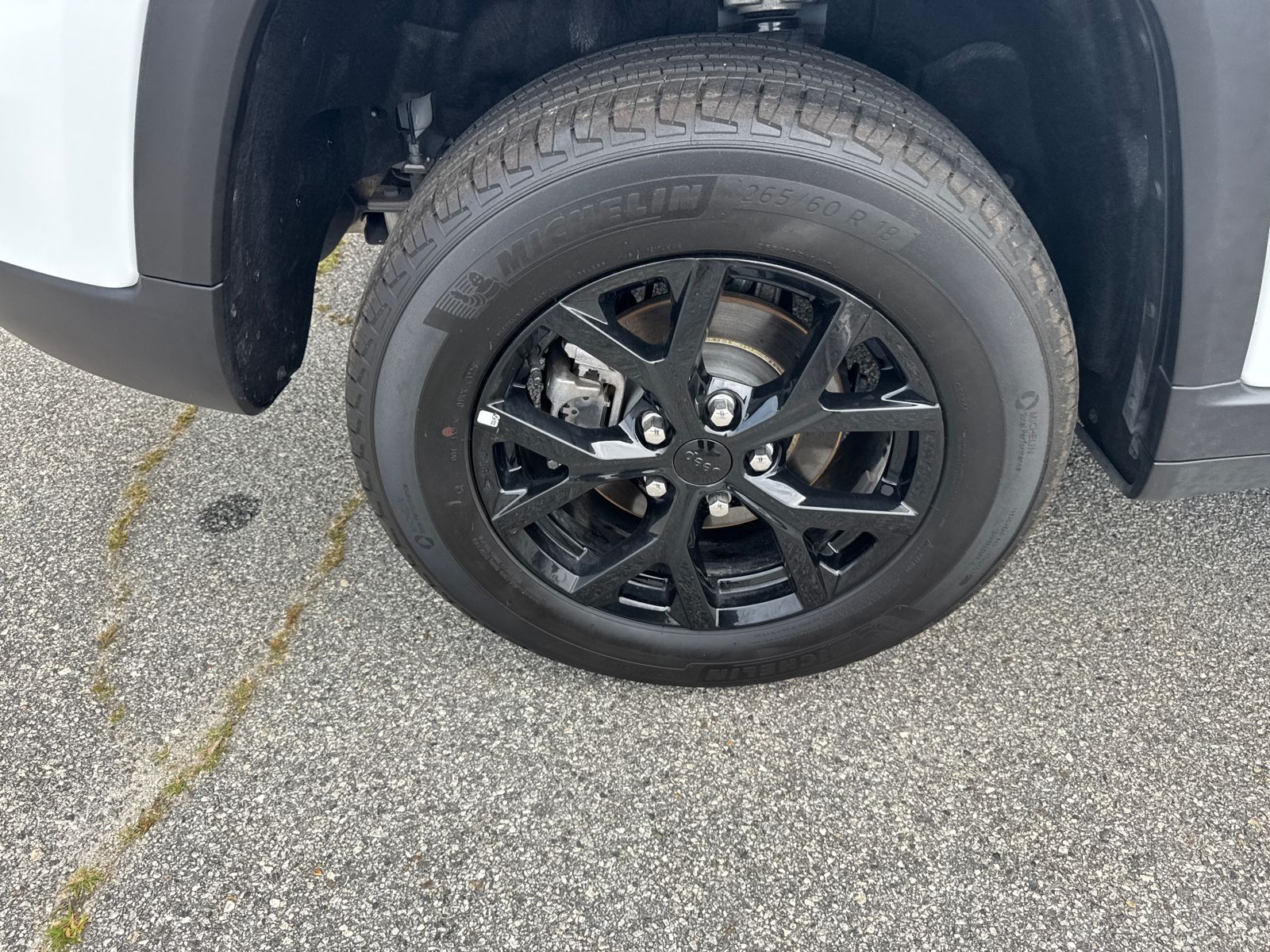 Used 2025 White Jeep Altitude image 17