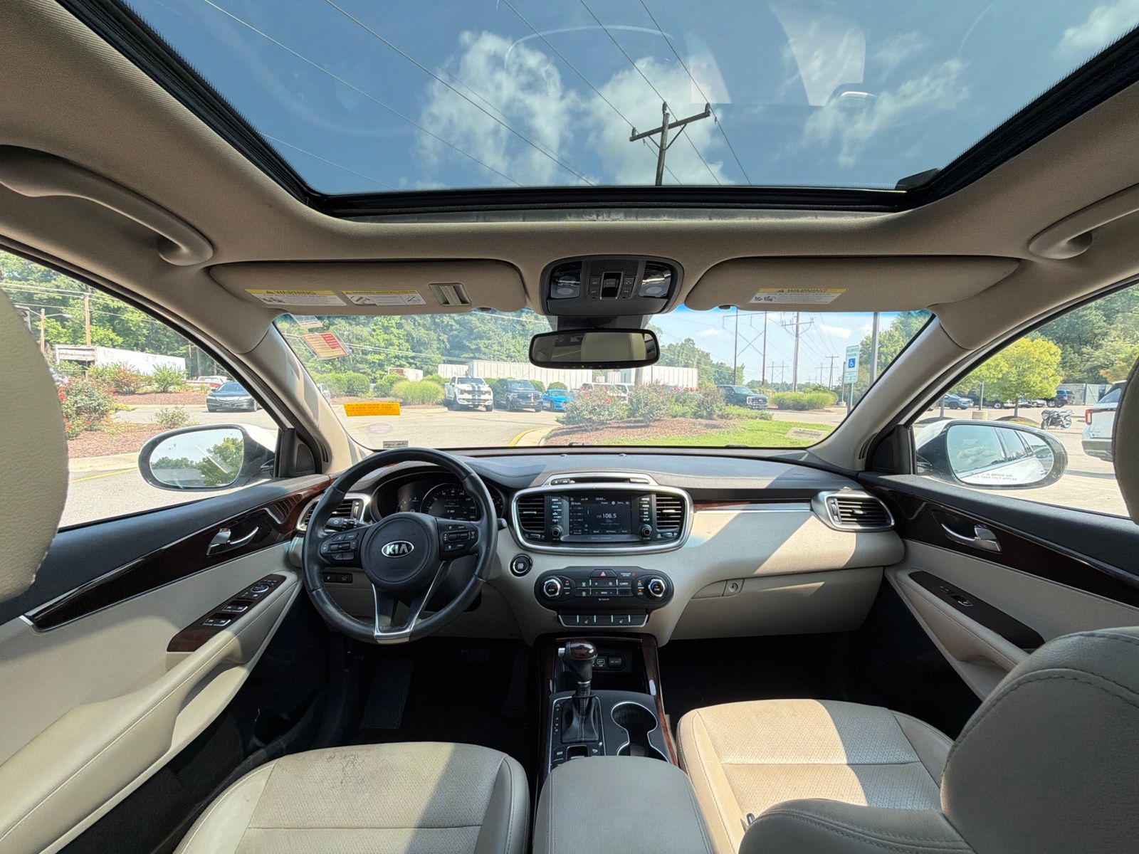 Used 2018 White Kia EX image 26