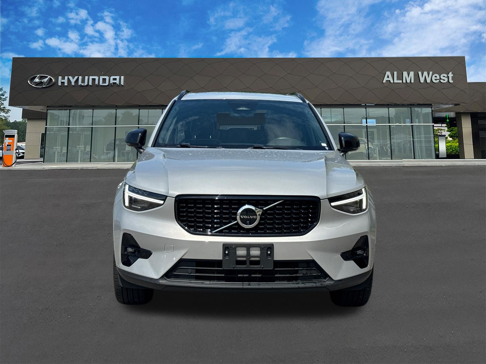 Used 2024 Silver Volvo Ultimate image 2