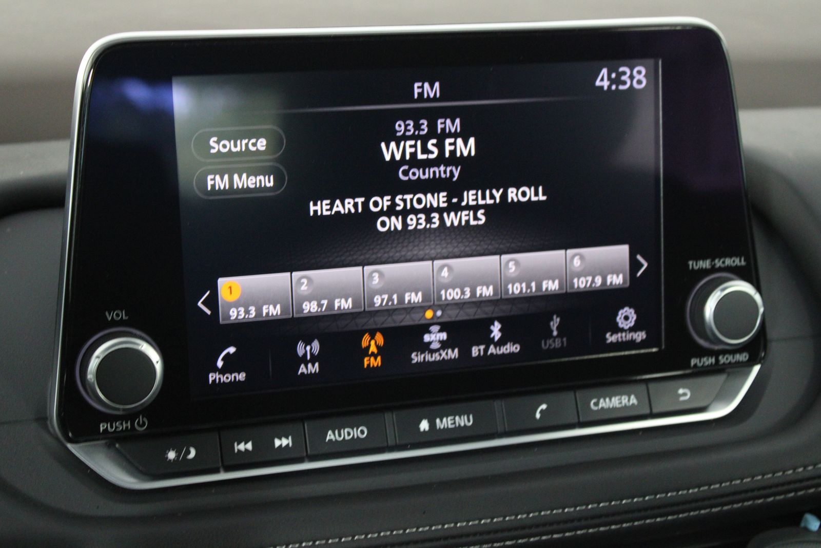 Used 2023 Gray Nissan S image 19