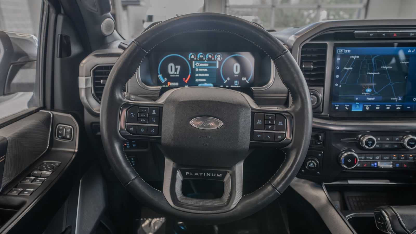 2022 Ford F-150 Platinum — foto completa 9 de 33
