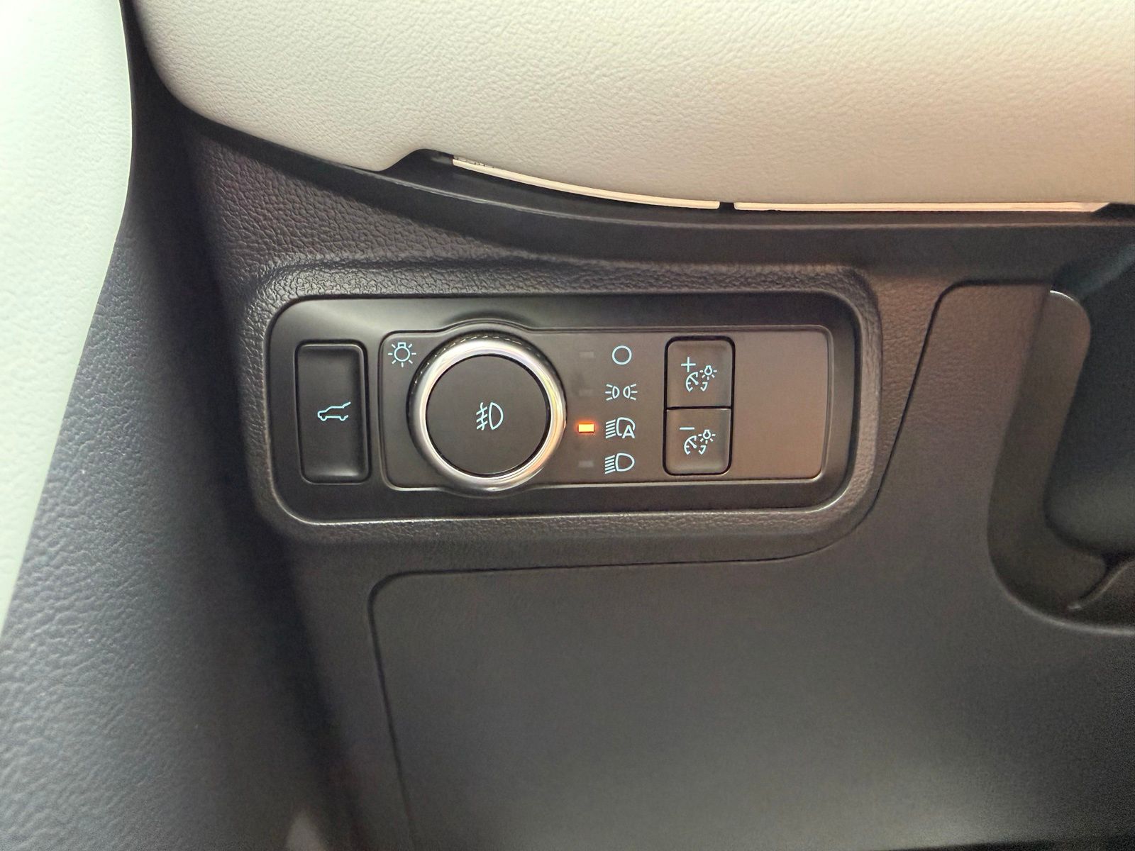 2025 Ford Explorer image 27