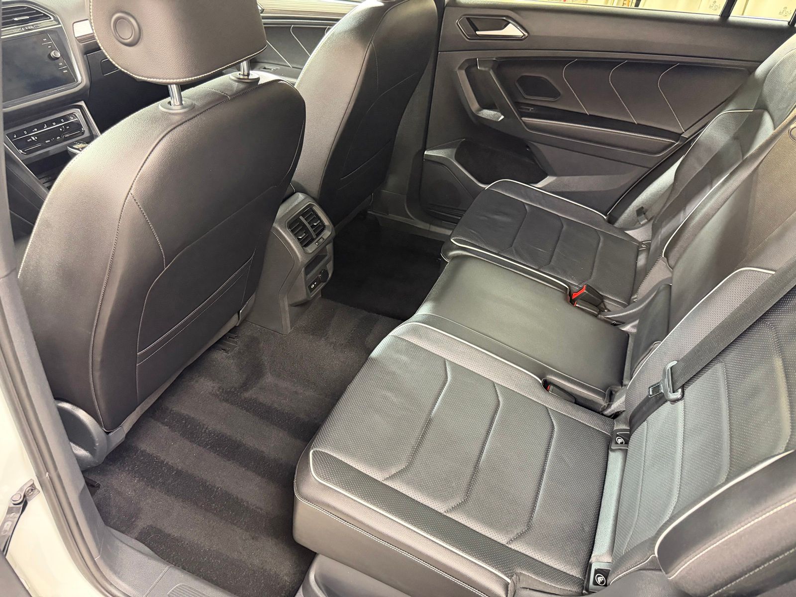 Used 2022  Volkswagen 2.0T SEL R-Line image 39