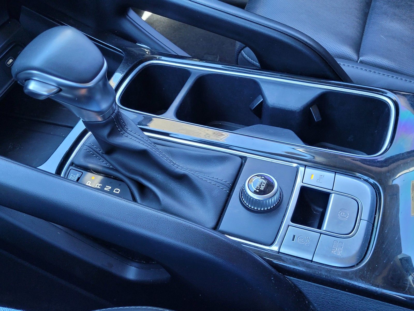 2024 Kia Telluride S - Photo 25