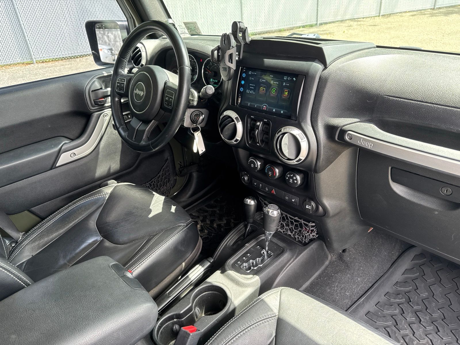 Used 2015 Tank Clearcoat Jeep Unlimited Sahara image 28
