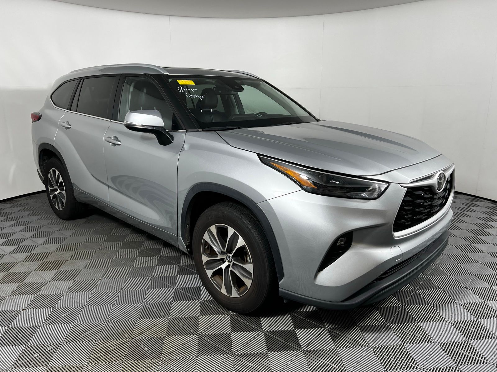 Thumbnail: 2023 Toyota Highlander - 3