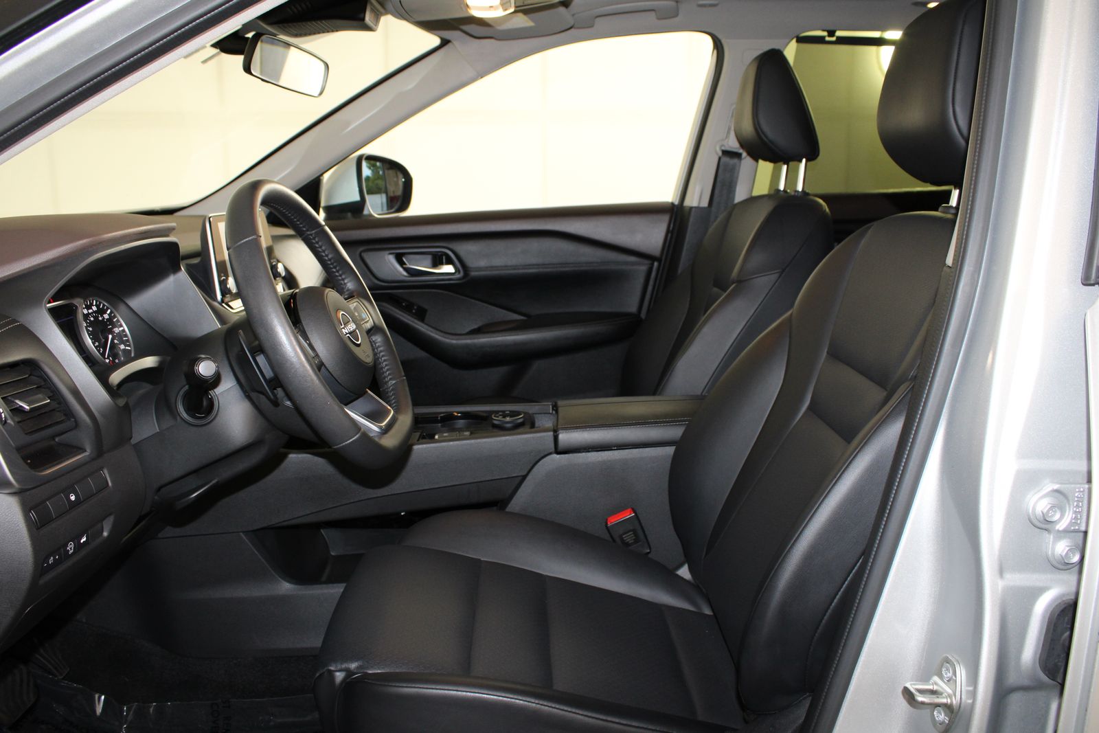 Used 2023 Silver Nissan SV image 15