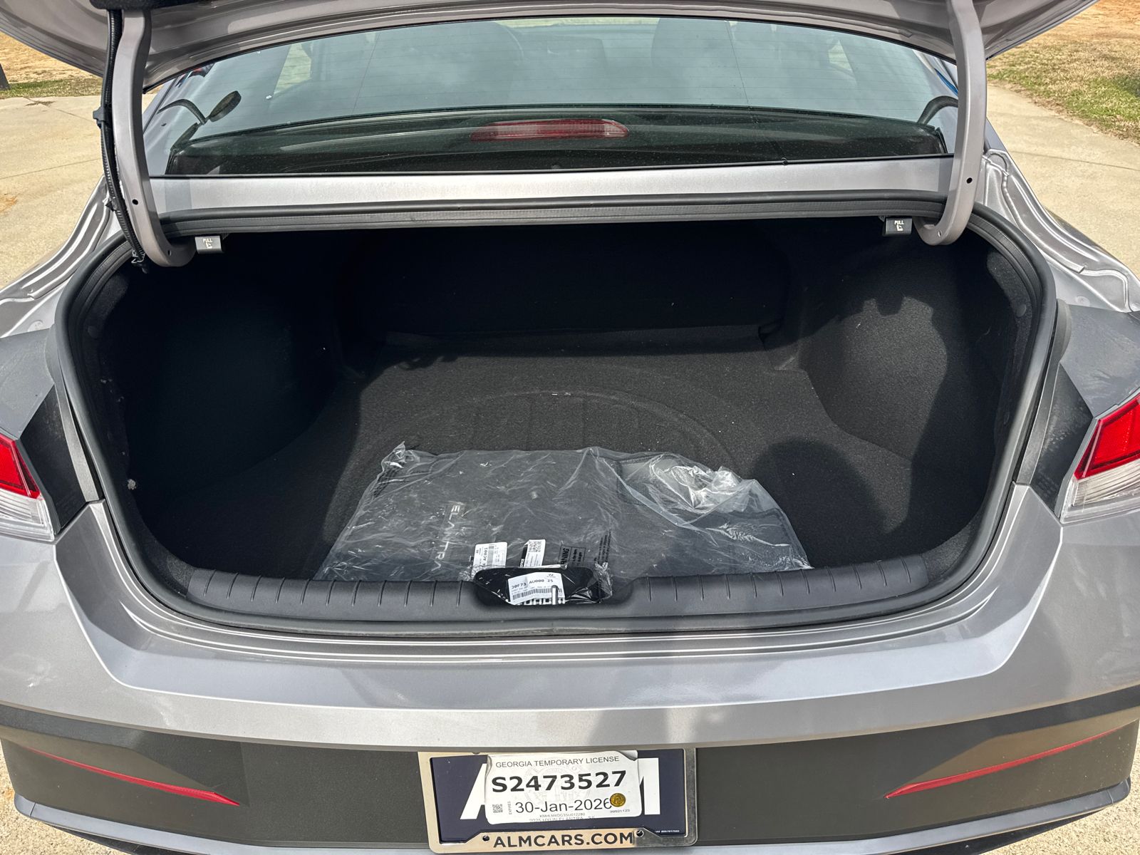Certified Used 2025 Fluid Metal Hyundai SEL Sport image 18