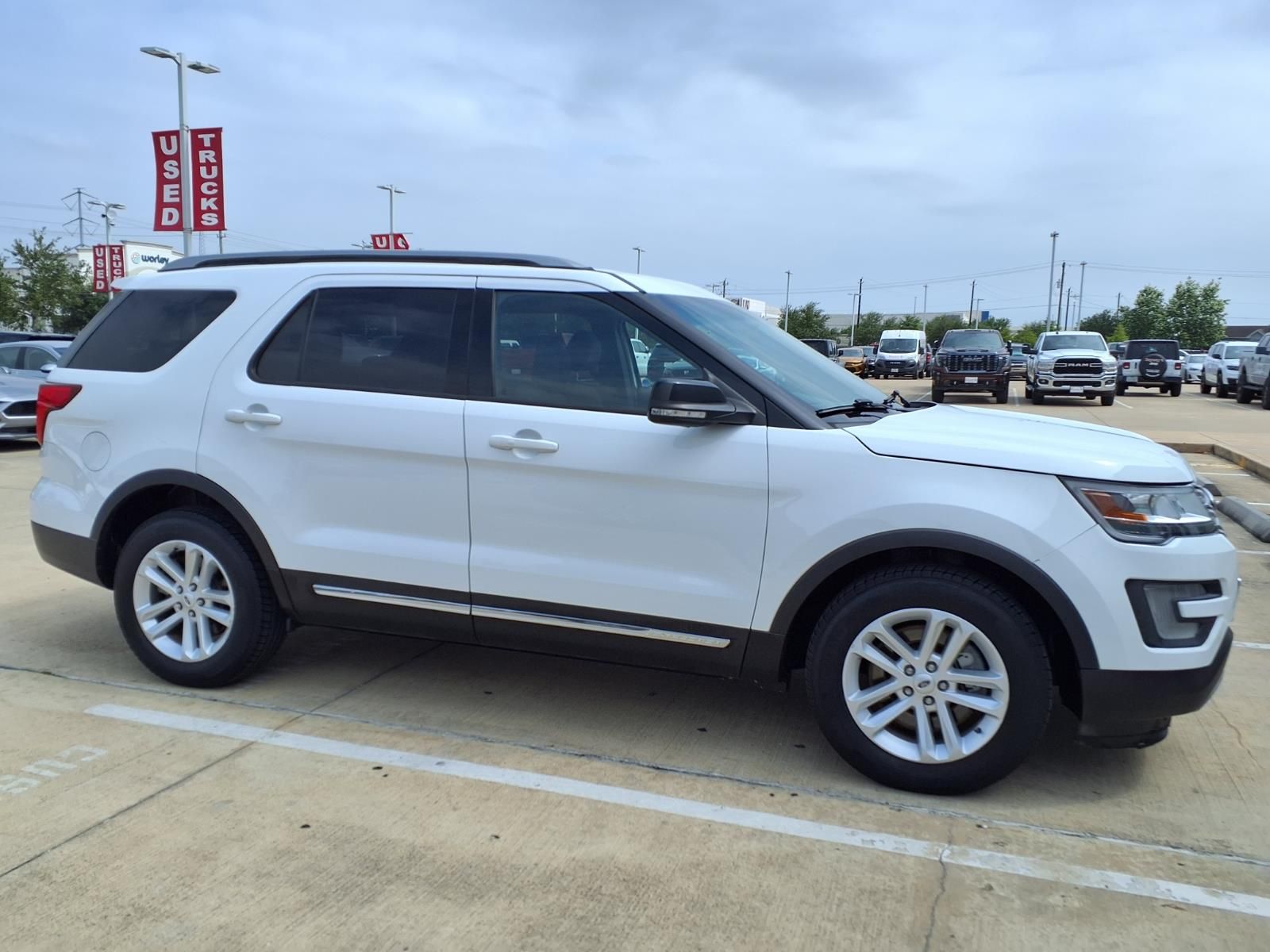 2016 Ford Explorer XLT White at Autostrade