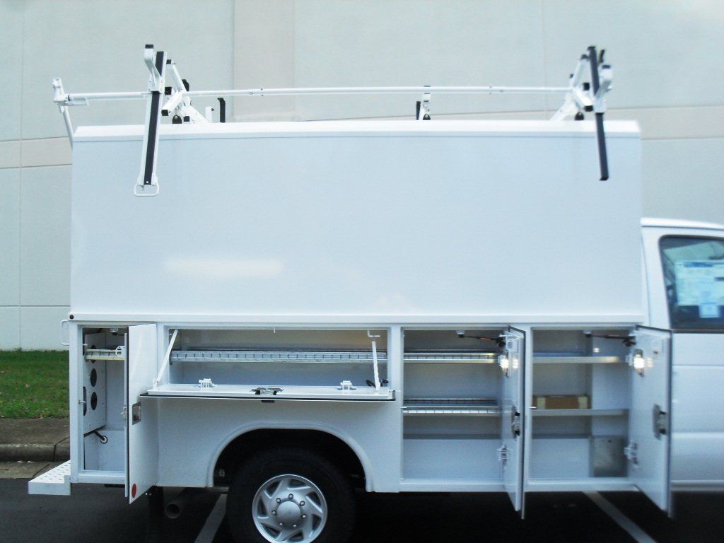 New 2025 Oxford White Ford Base image 3