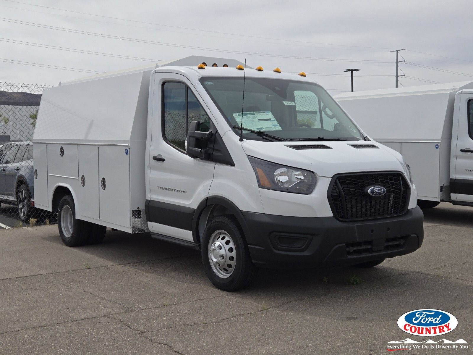 Oxford White 2025 Ford Transit Chassis 350 HD 9950 Lb. GVWR 156 DRW Cutaway DRW RWD Van Rear-Wheel Drive