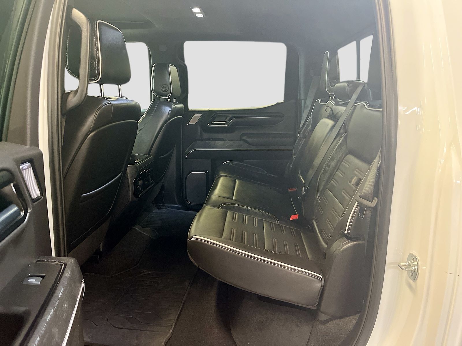 Used 2025 White GMC AT4X image 26