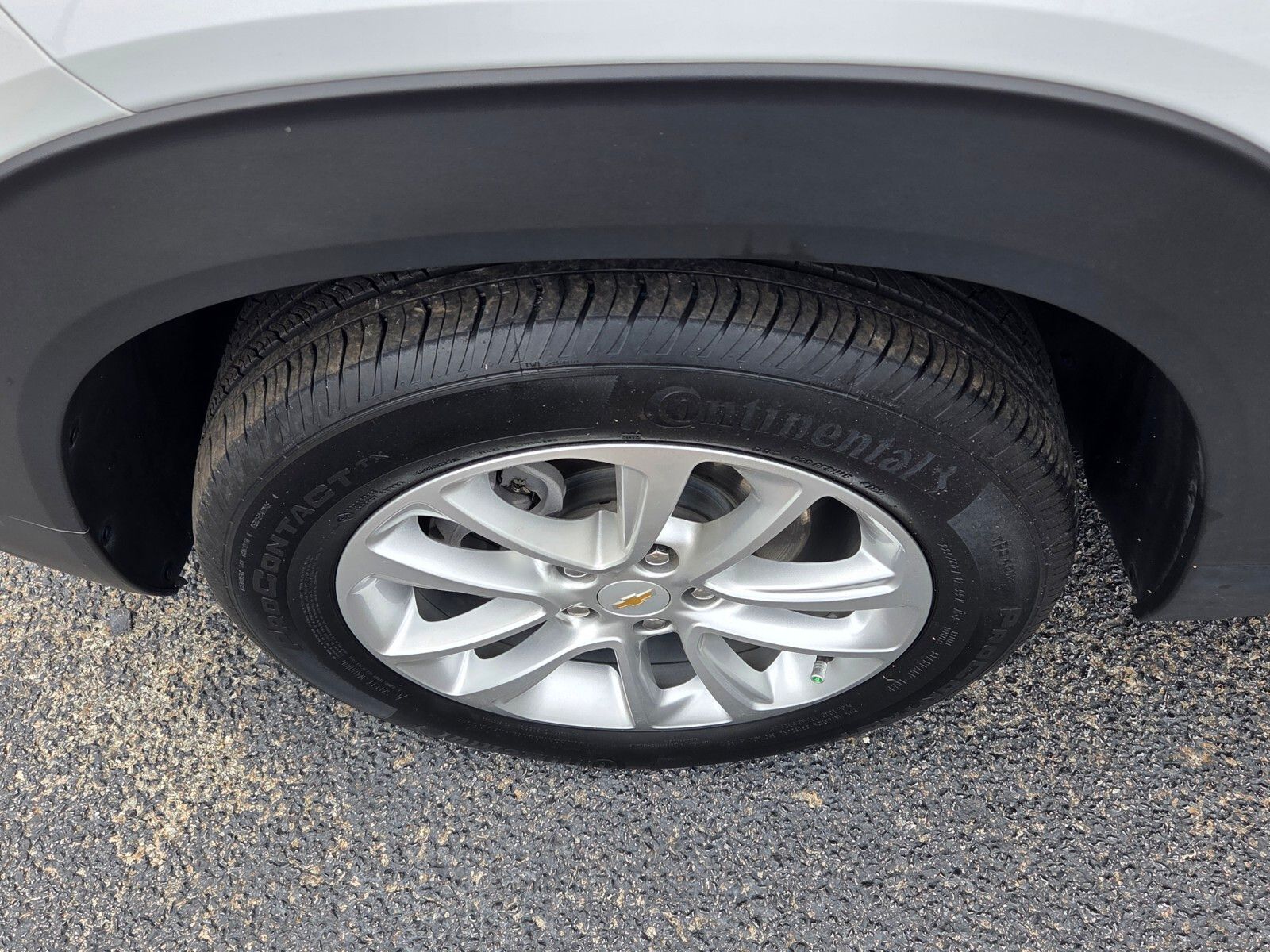 Used 2024 White Chevrolet LS image 17