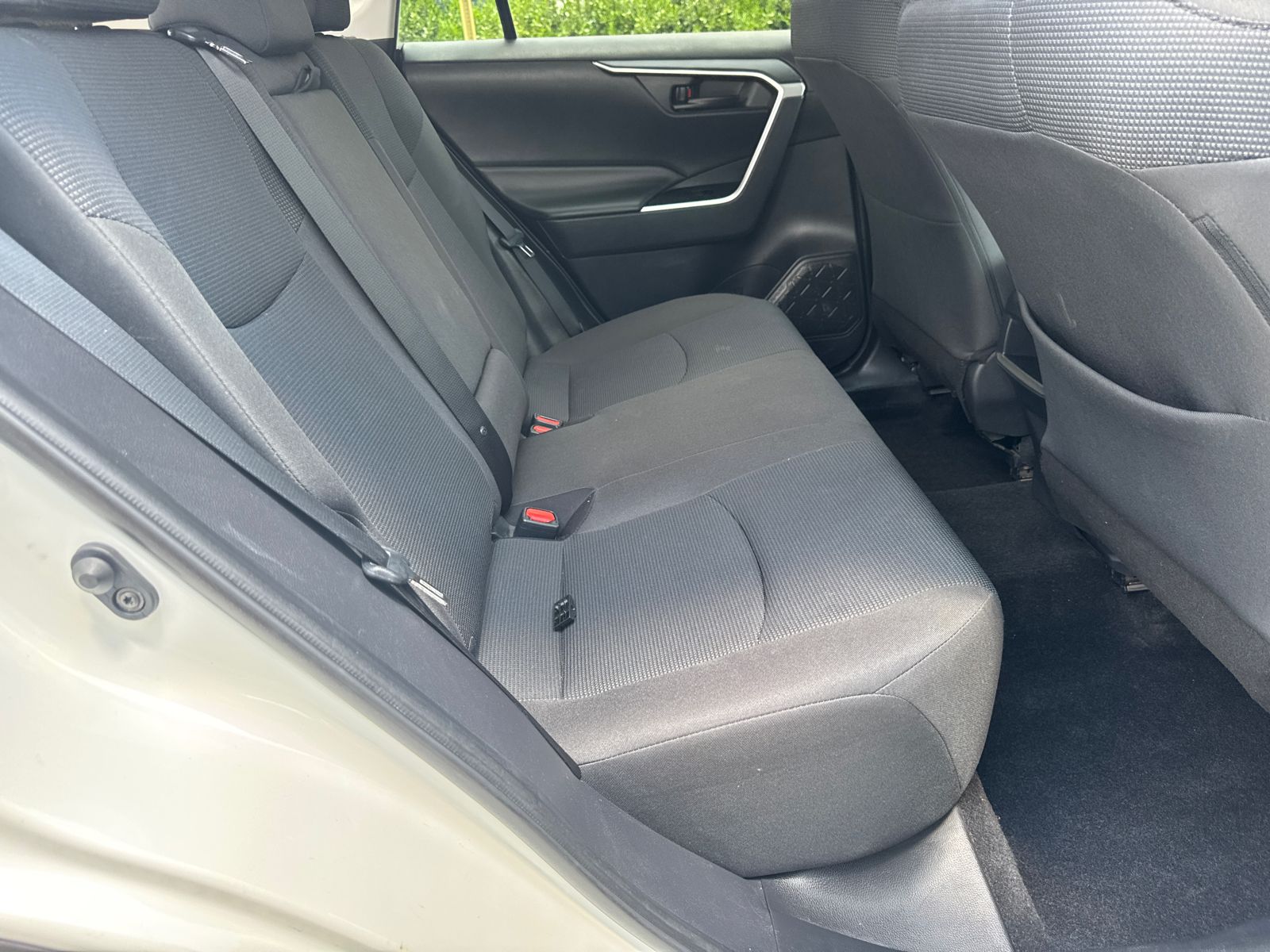 Used 2019 White Toyota LE image 15