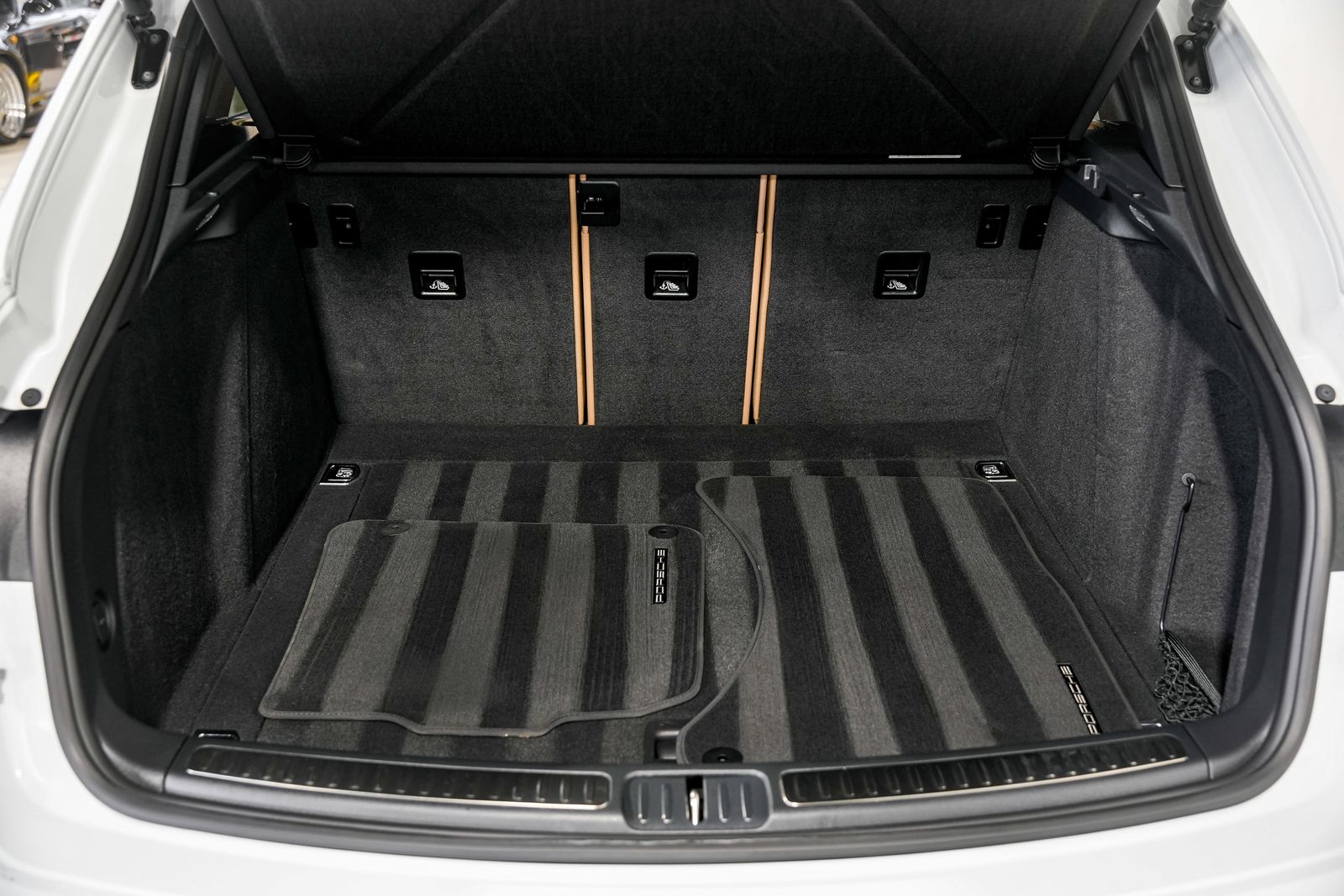 2023 Porsche Macan S — photo 48
