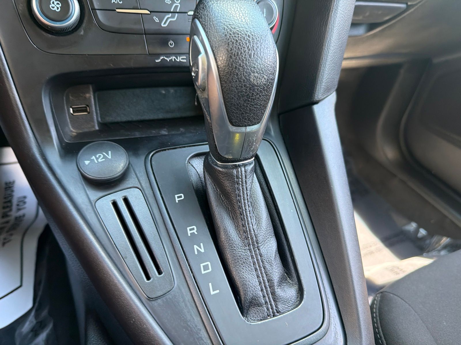Used 2018 Ingot Silver Ford SE image 21