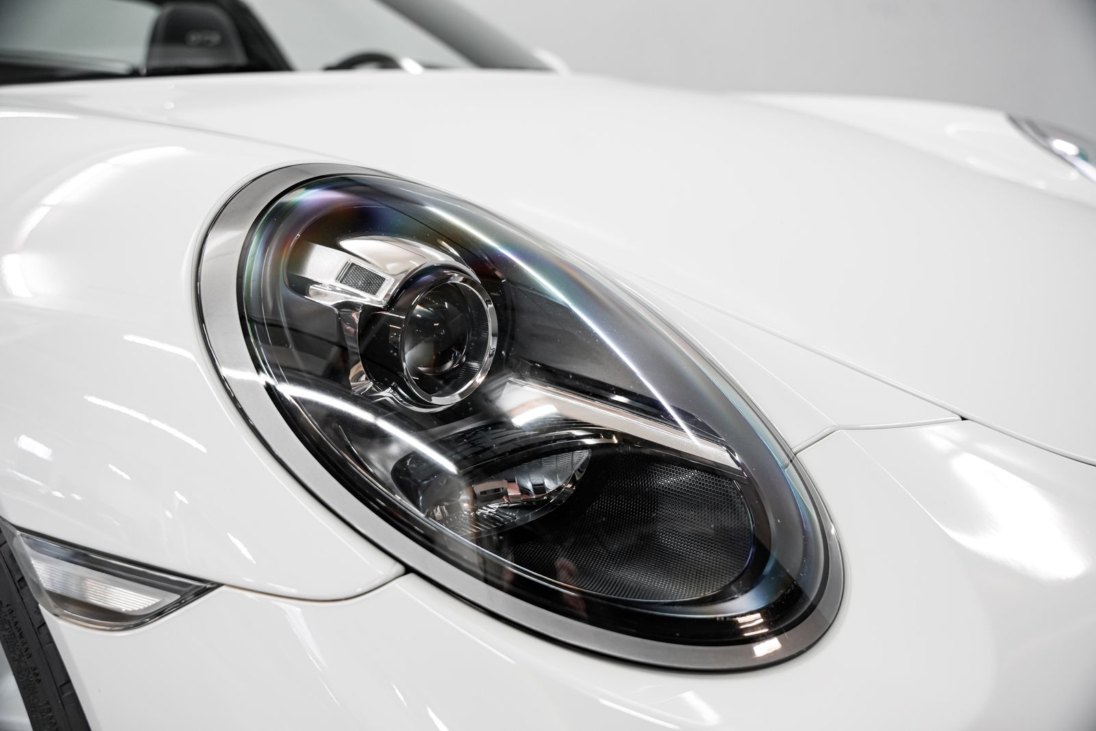 2019 Porsche 911 Targa 4 GTS — photo 40