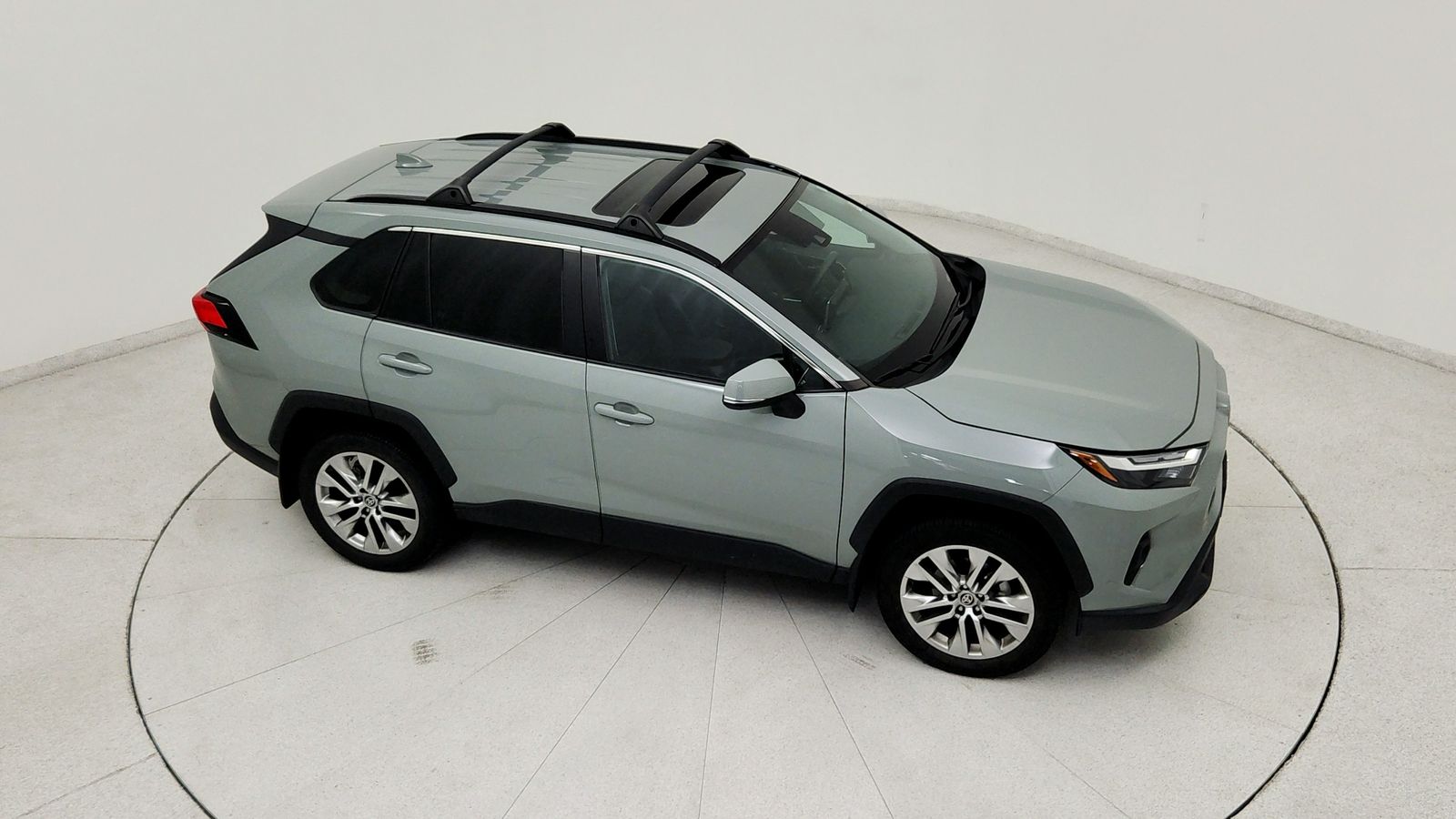 Used 2023  Toyota XLE Premium image 20
