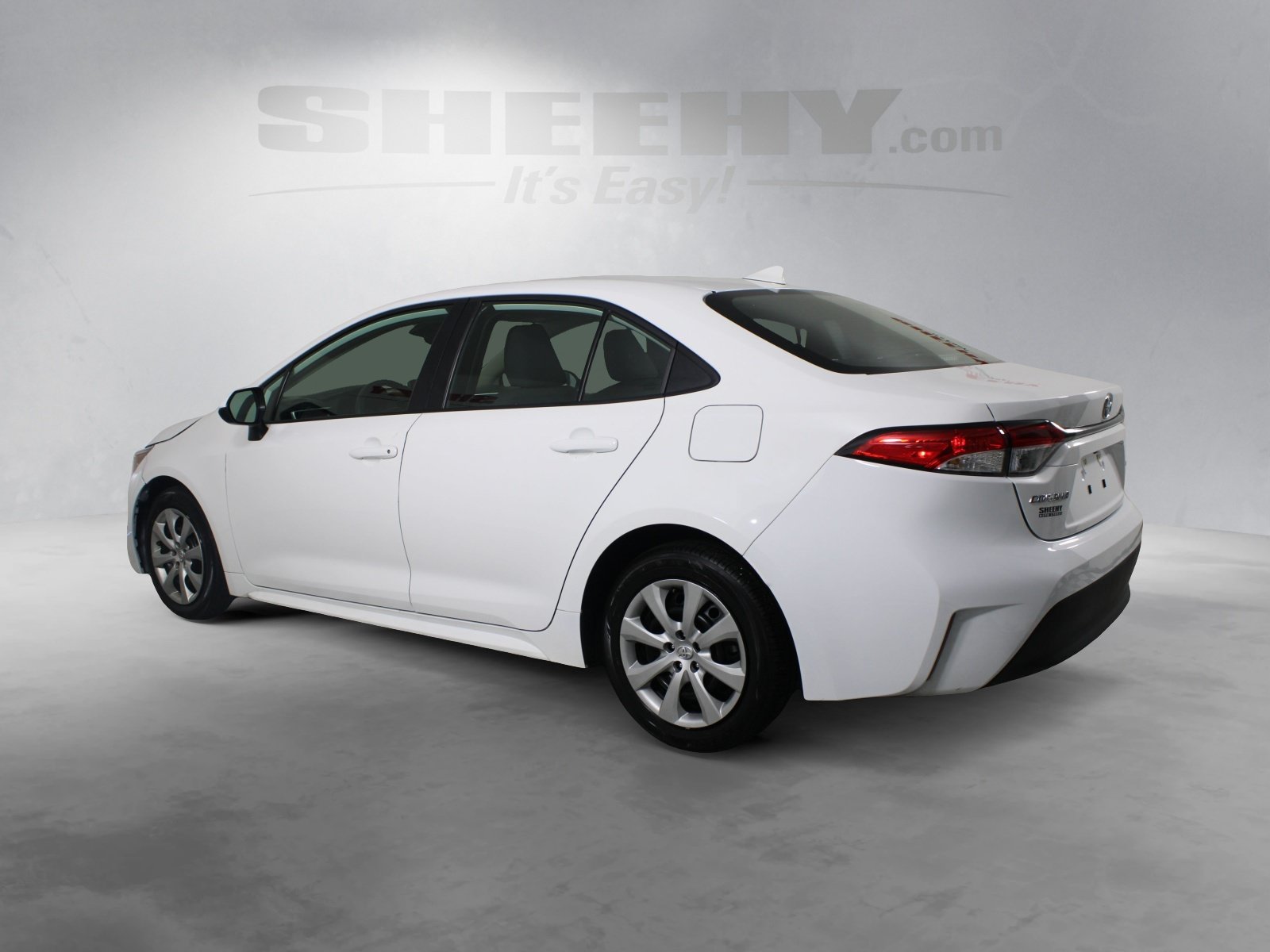 Used 2025 White Toyota LE image 15