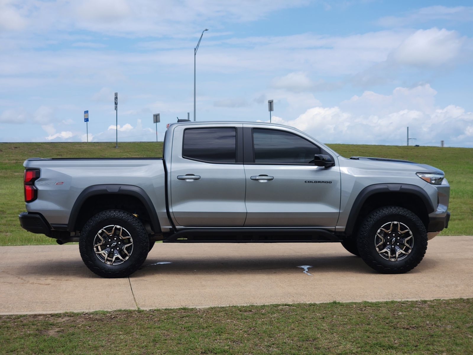 View vehicle photo 7