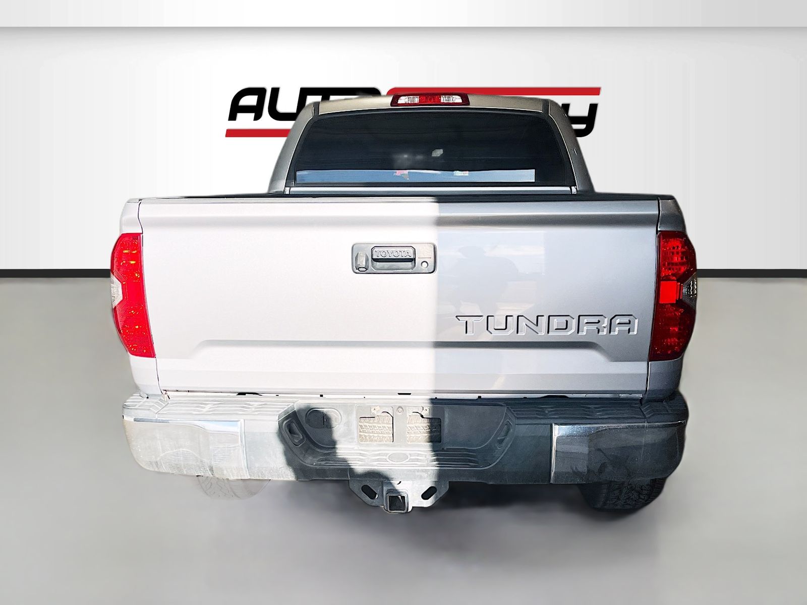 Used 2014 Silver Toyota SR5 image 6
