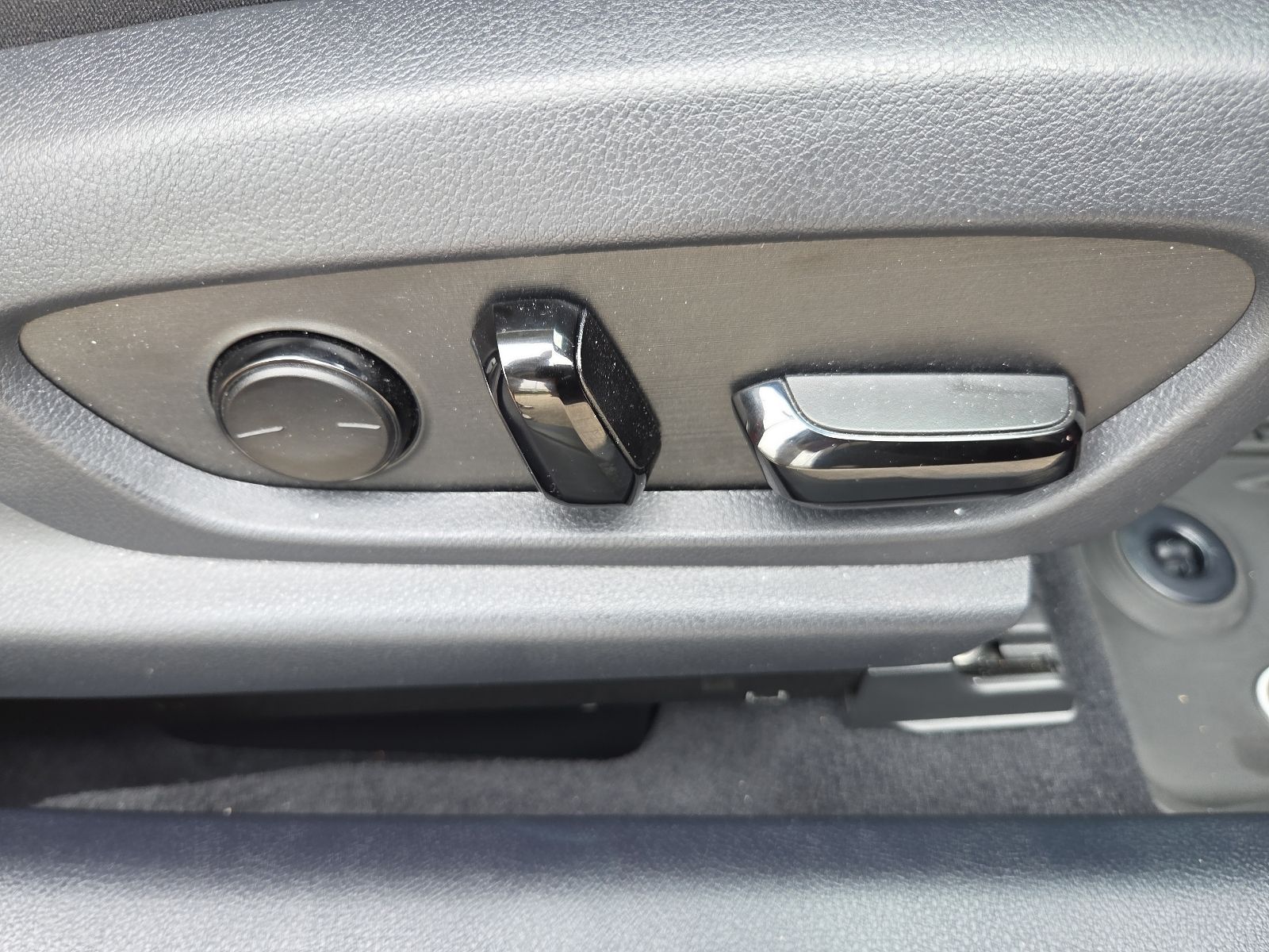 used 2025 Lexus ES car, priced at $47,950