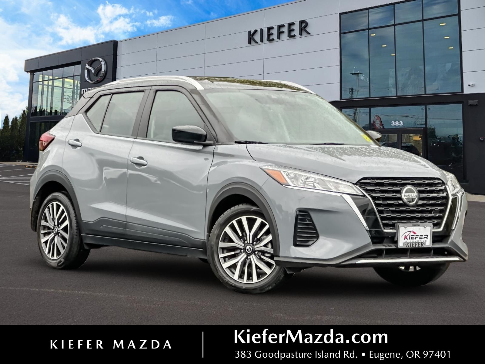 Boulder Gray Pearl/Super Black 2021 Nissan Kicks SUV / Crossover Front-Wheel Drive Continuously Variable Transmission