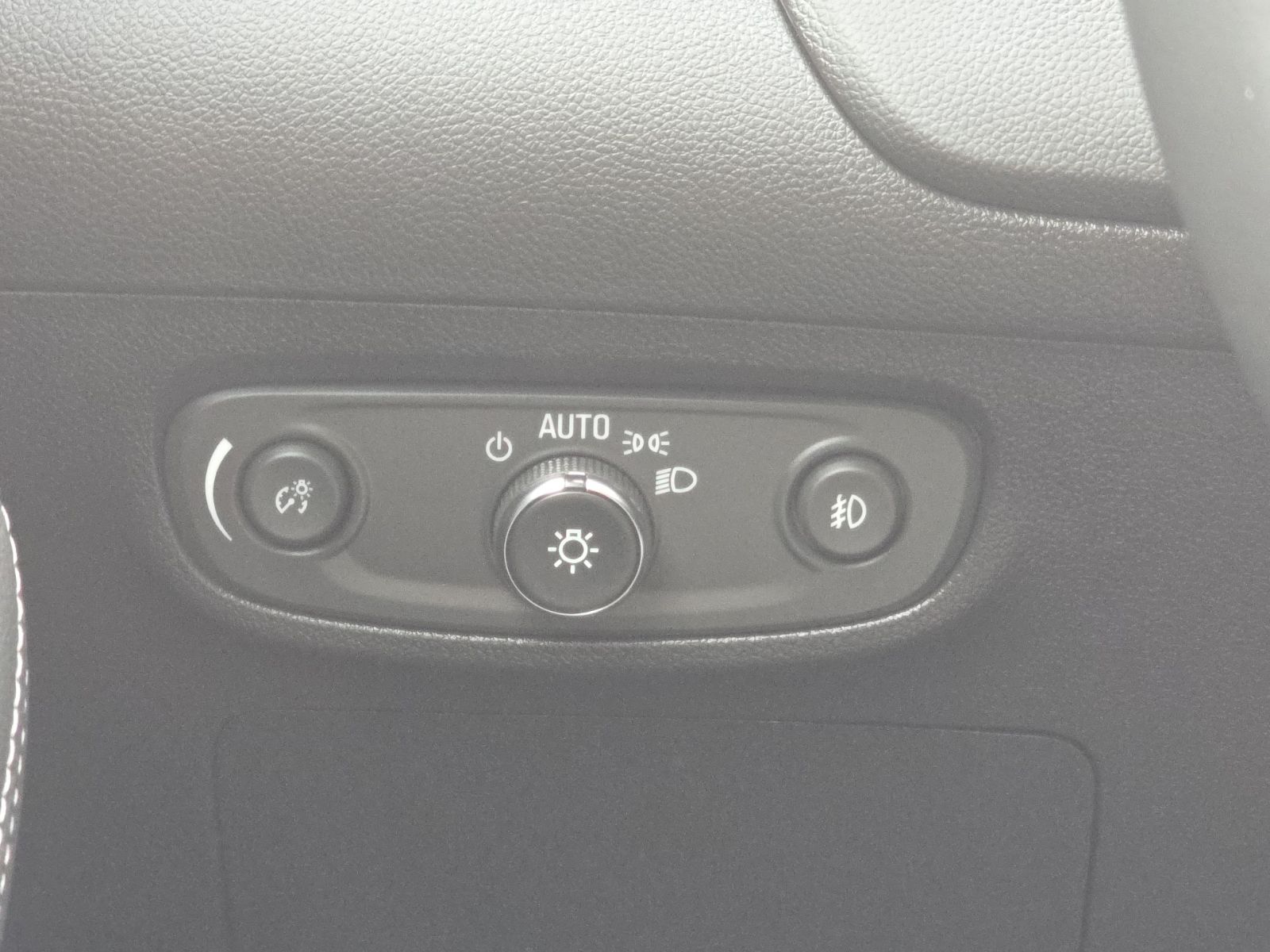 Used 2023 Gray Buick Select image 28