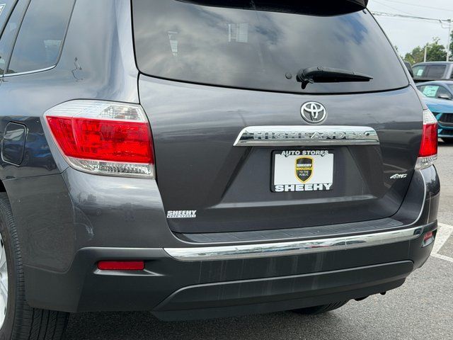 Used 2013 Magnetic Gray Metallic Toyota SE image 35