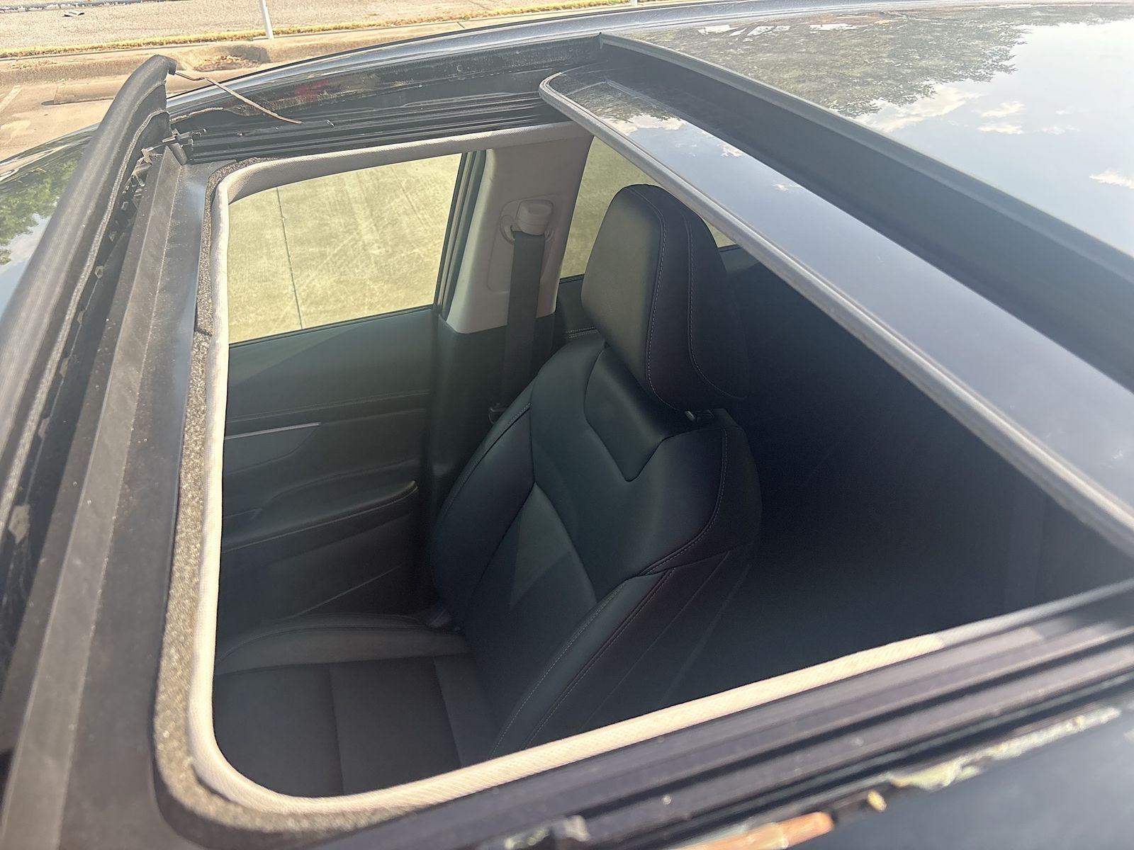 Used 2025 Red Nissan SL image 21