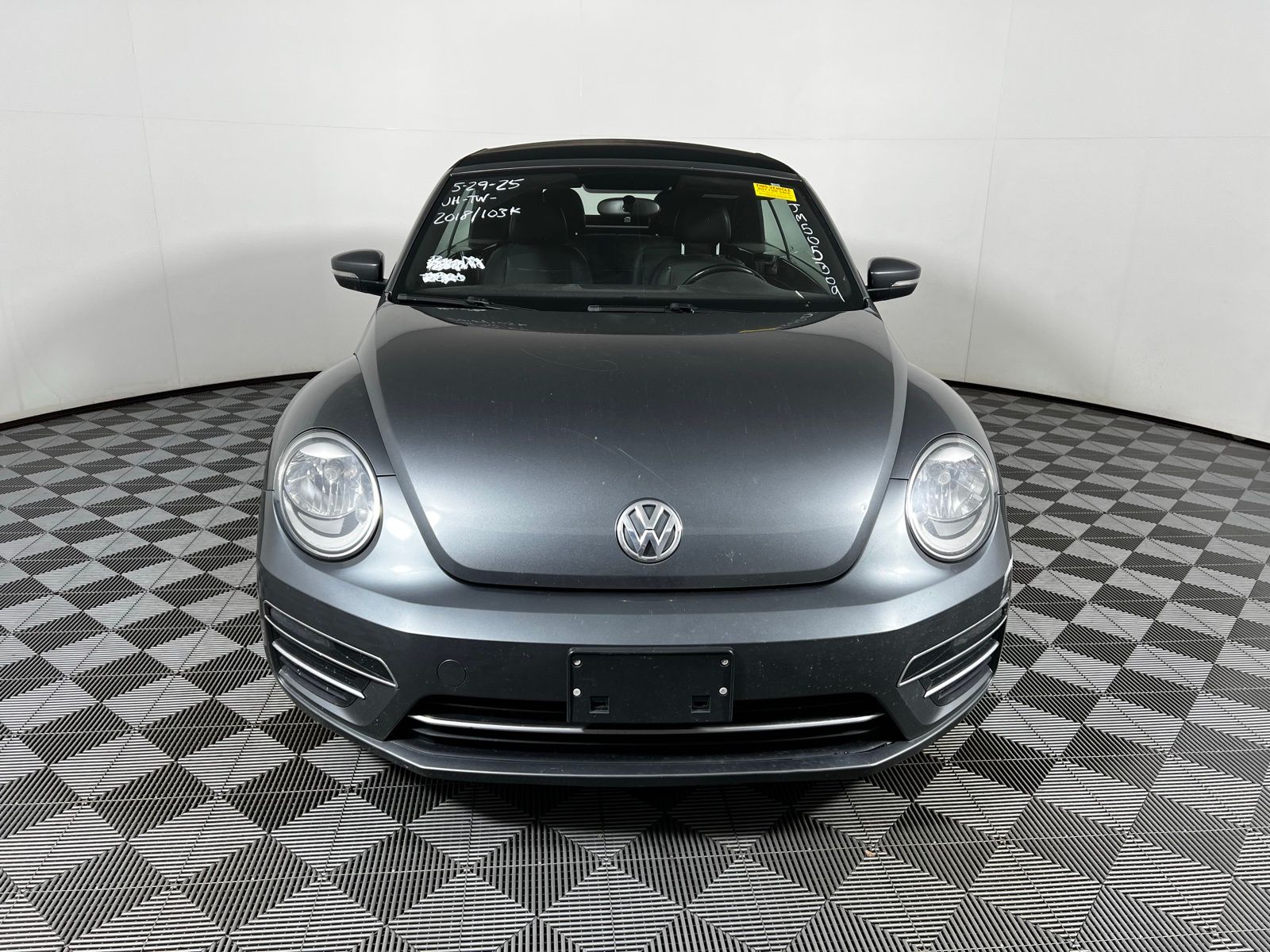 2018 Volkswagen Beetle S 2