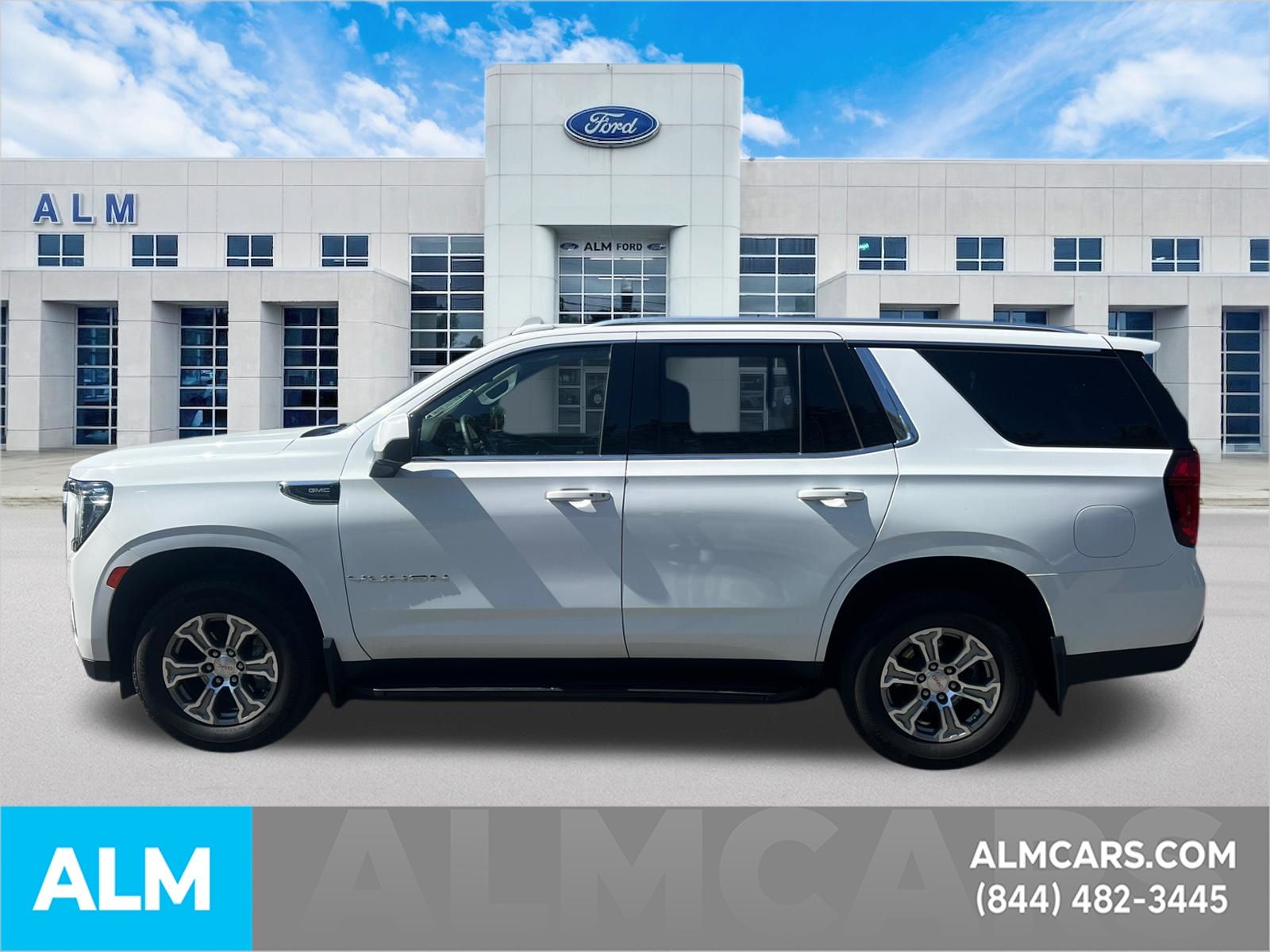 Used 2024 White GMC SLE image 9