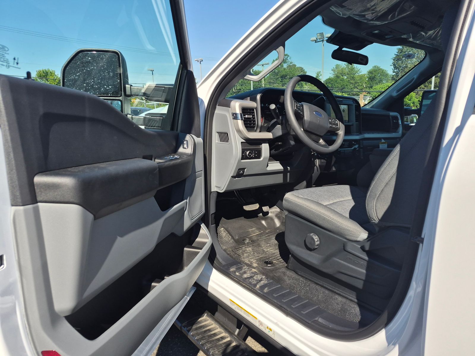 New 2026 Oxford White Ford XL image 11