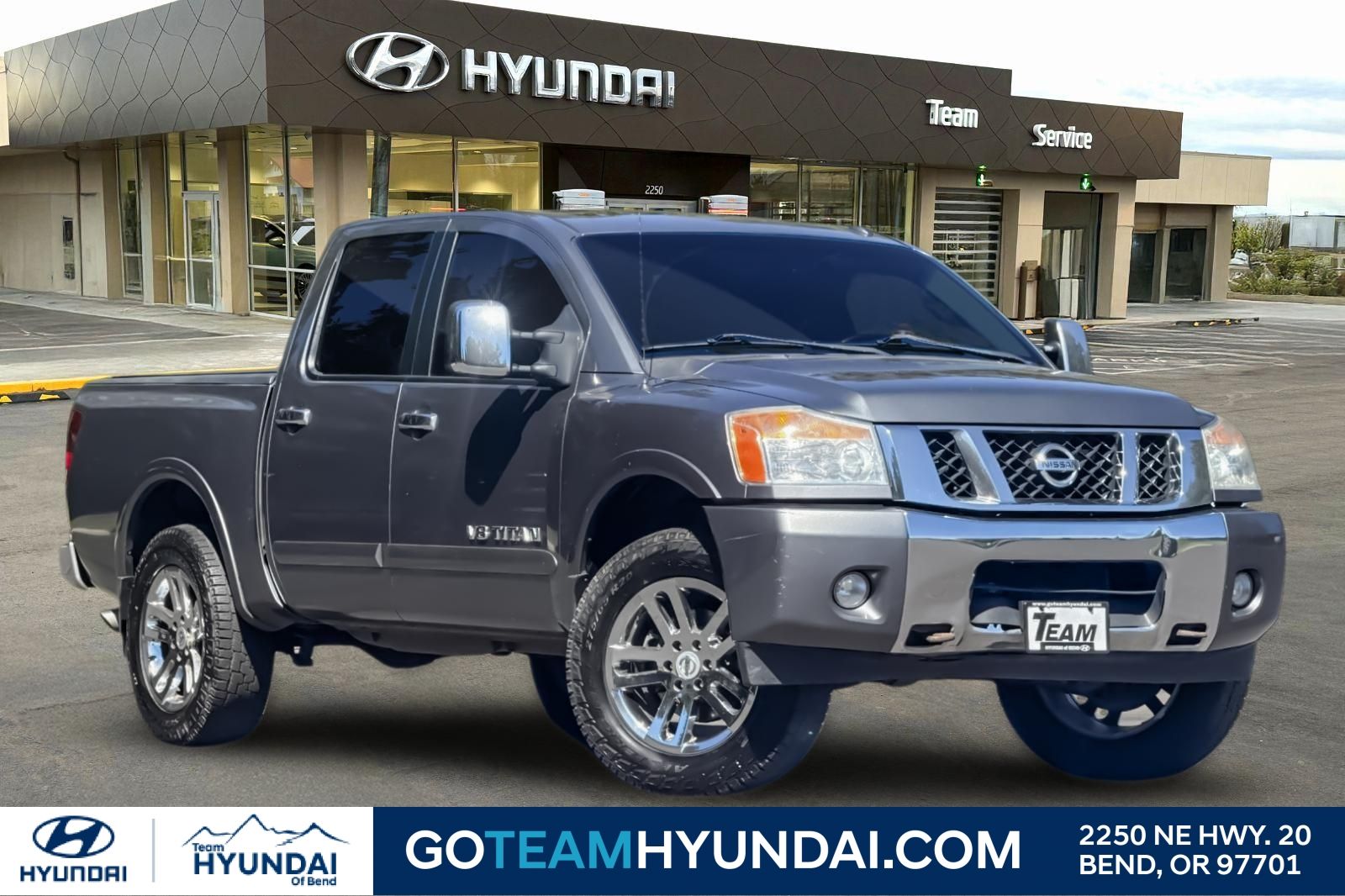 2014 Nissan Titan Pickup Truck Four-Wheel Drive 5-Speed Automatic