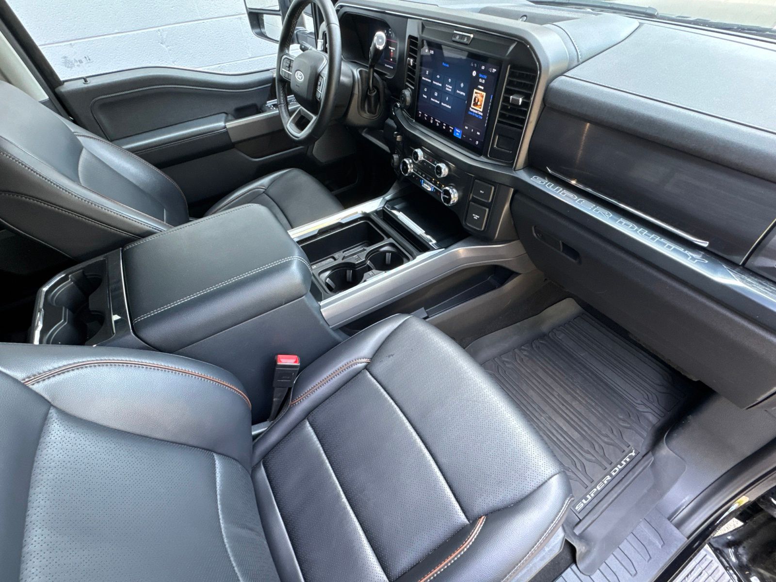 Certified Used 2025 Agate Black Metallic Ford Lariat image 33