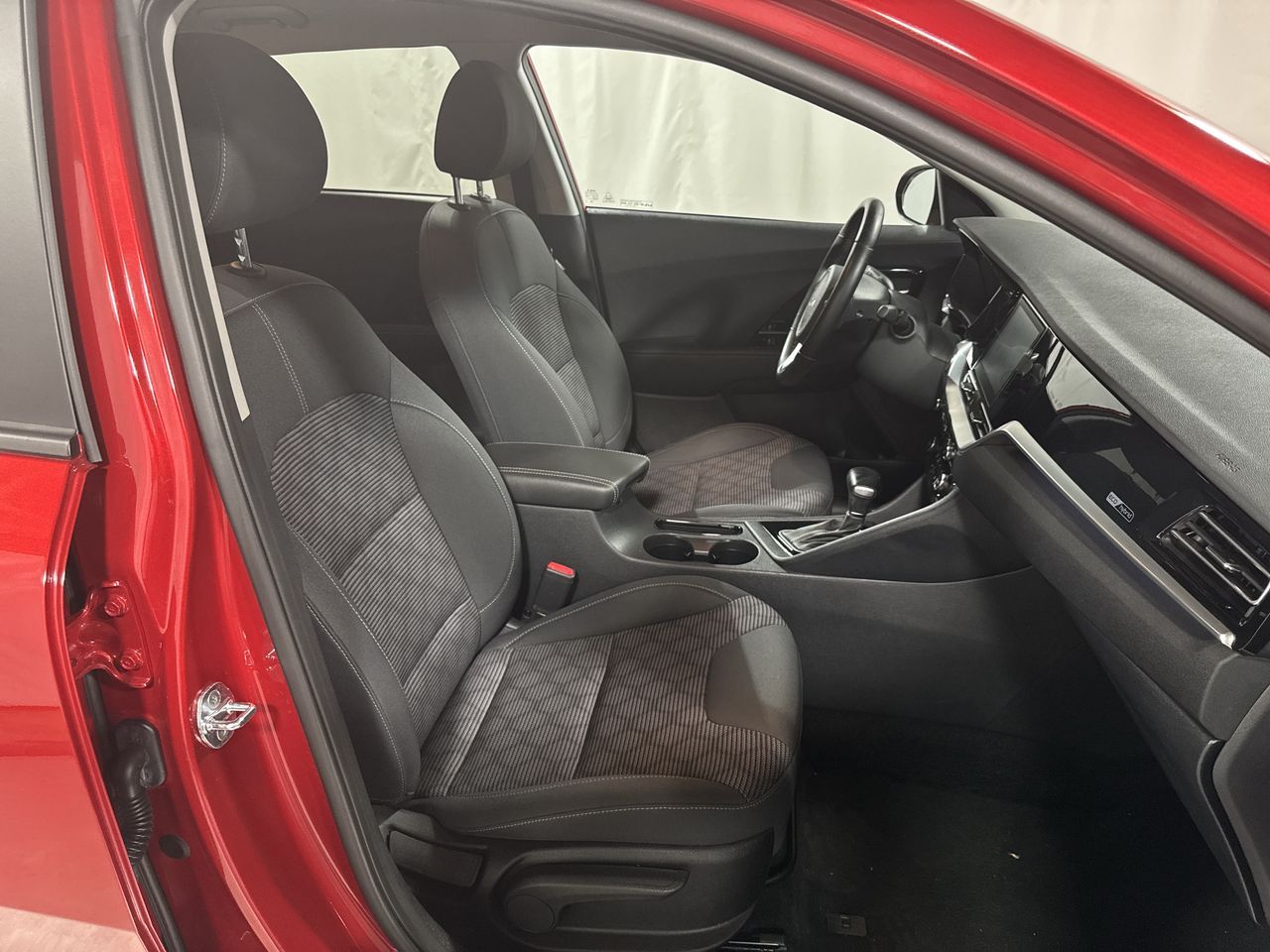 2022 Kia Niro LXS photo 30