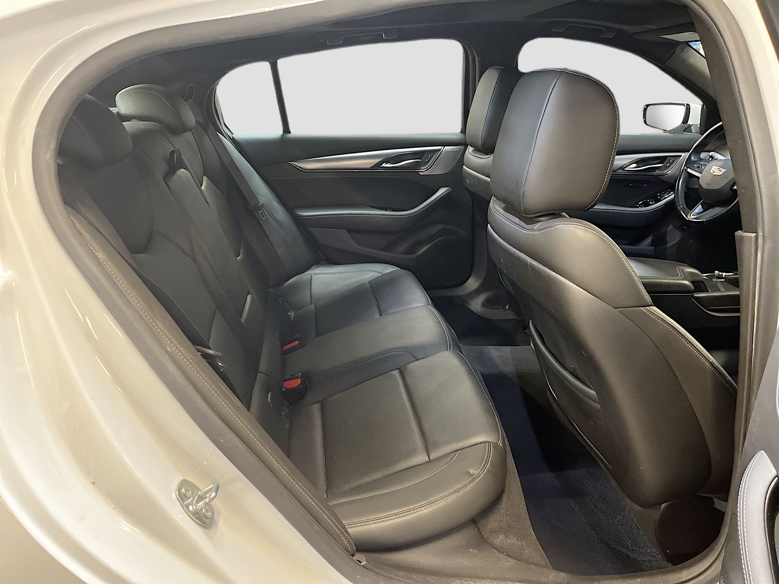 Used 2023 White Cadillac Premium Luxury image 27
