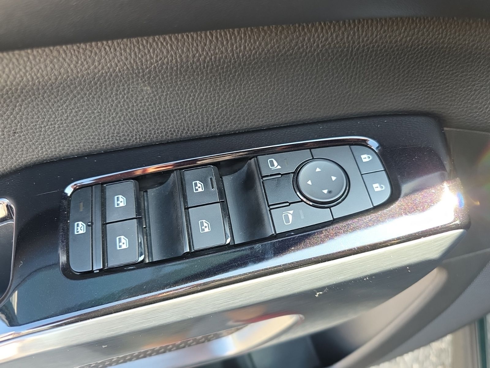 Used 2024 Black Nissan SL image 33