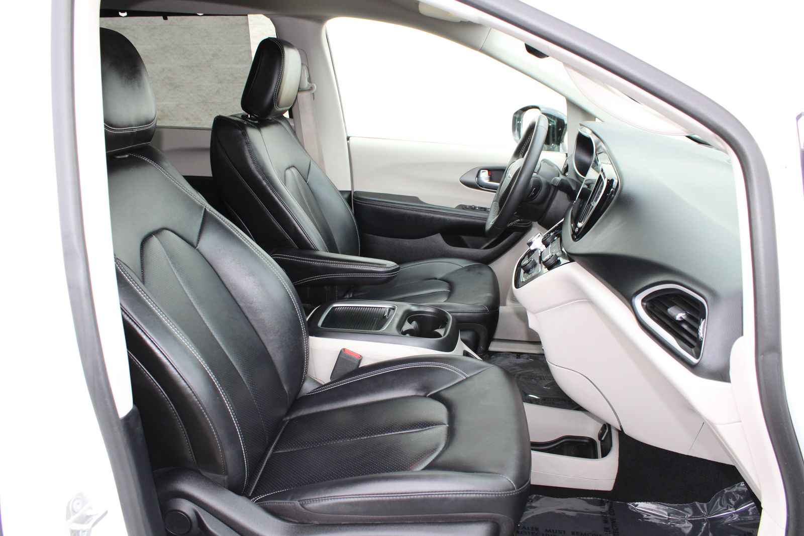 Used 2024 White Chrysler Touring L image 28