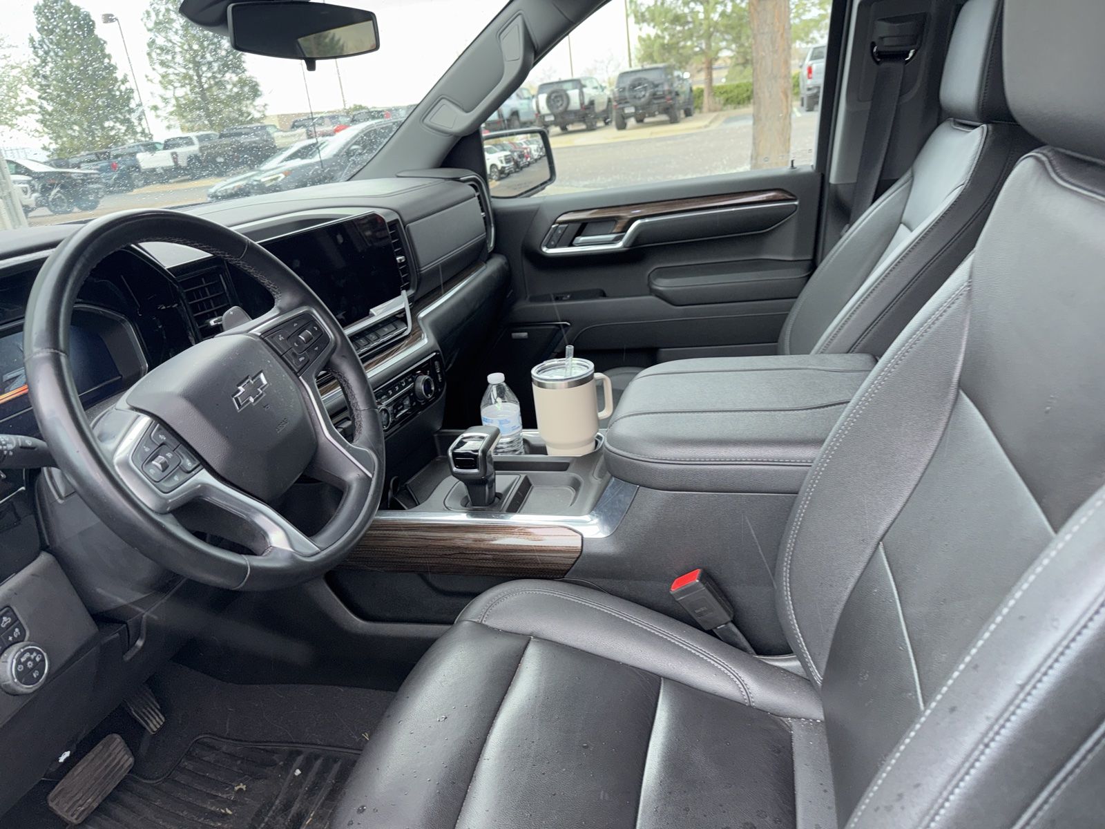 View vehicle photo 3