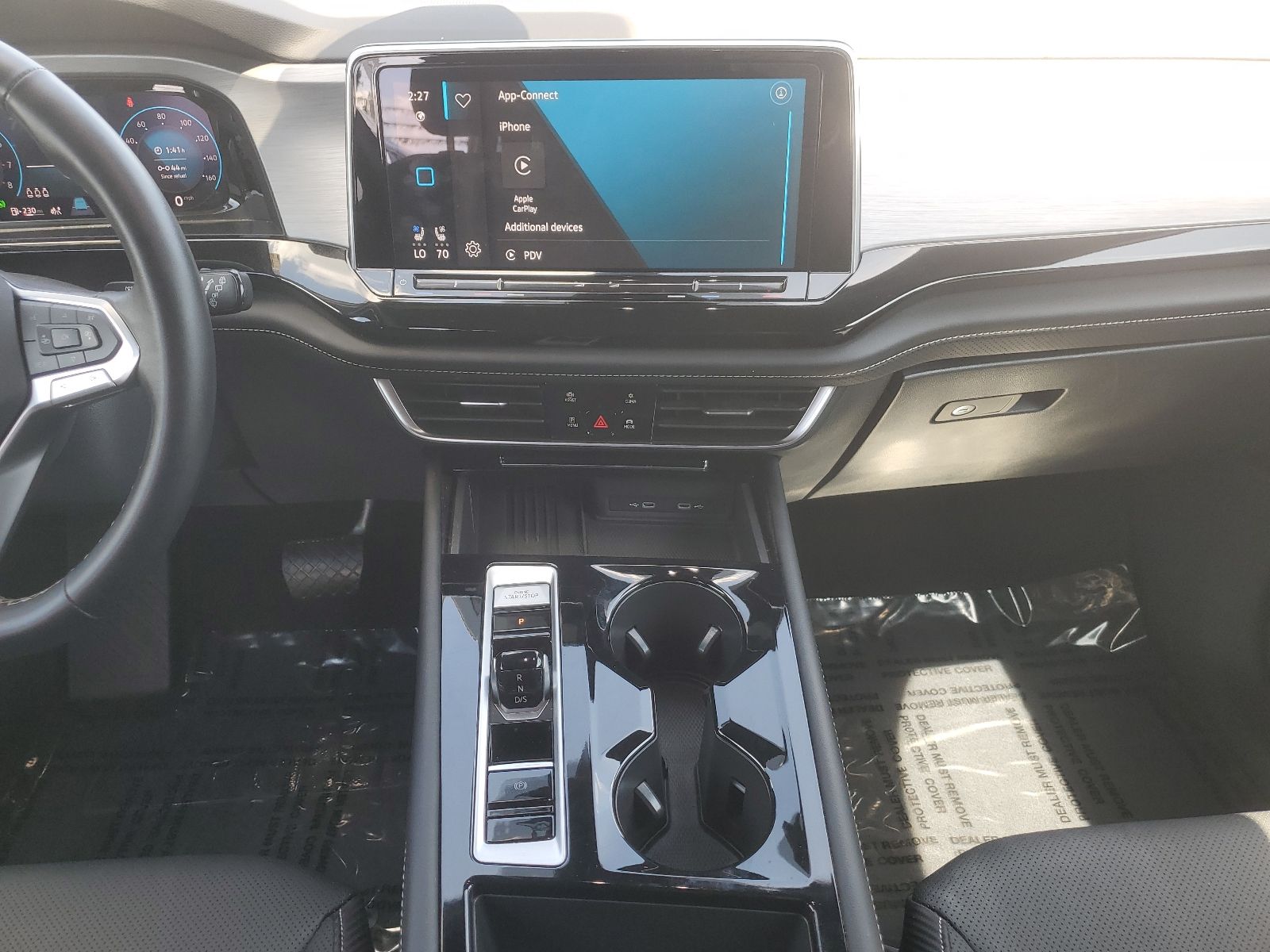 2025 Volkswagen Atlas Cross Sport 2.0T SE w/Technology - 9