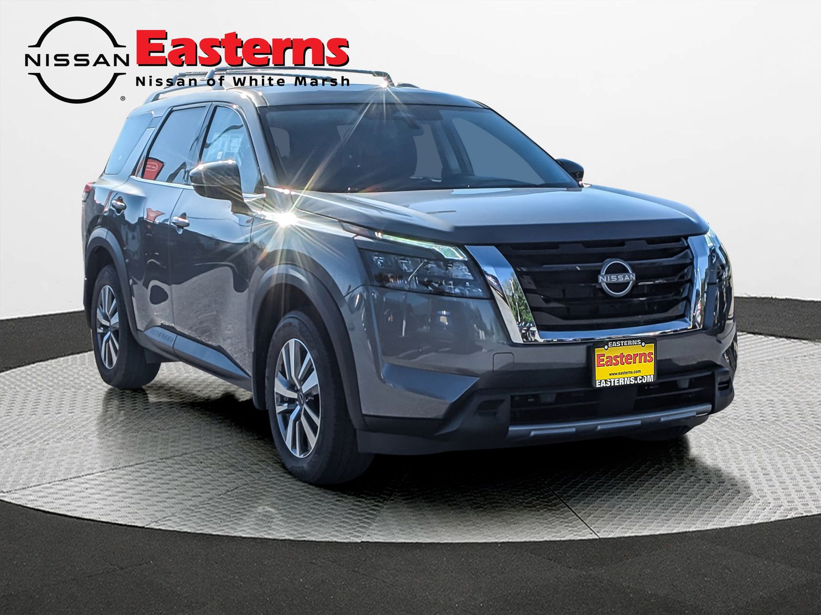 2025 Nissan Pathfinder SL photo 3