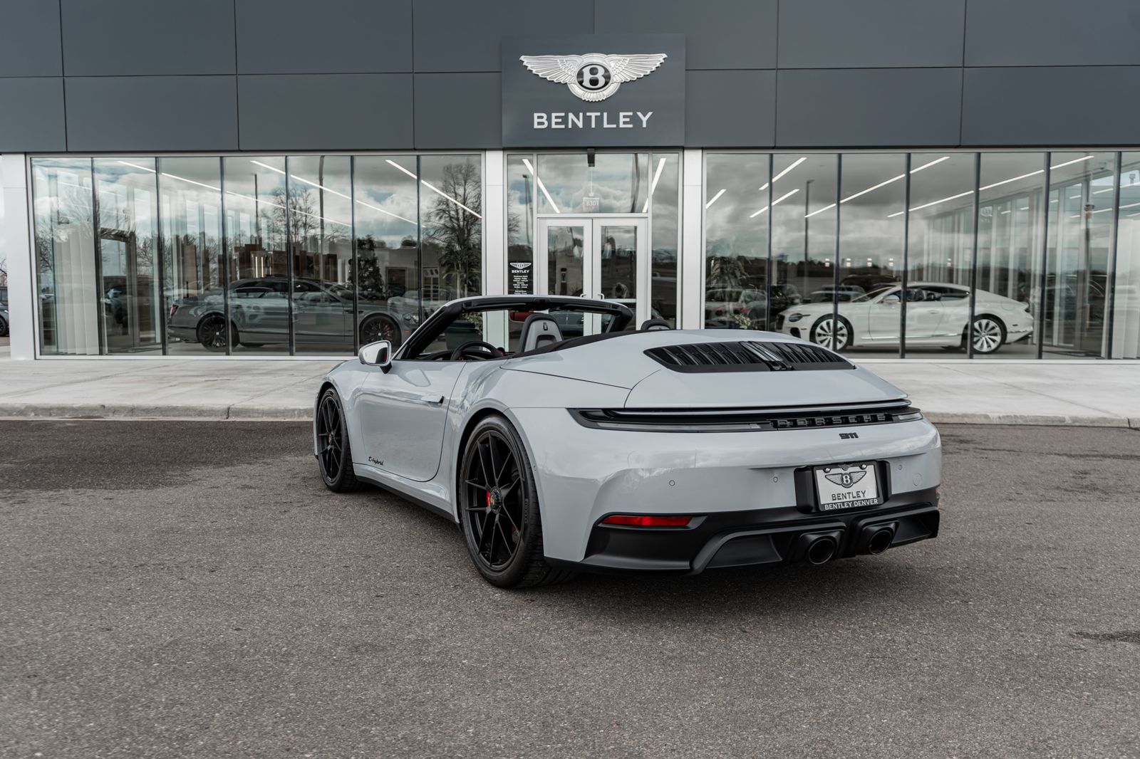 2025 Porsche 911 GTS photo 2