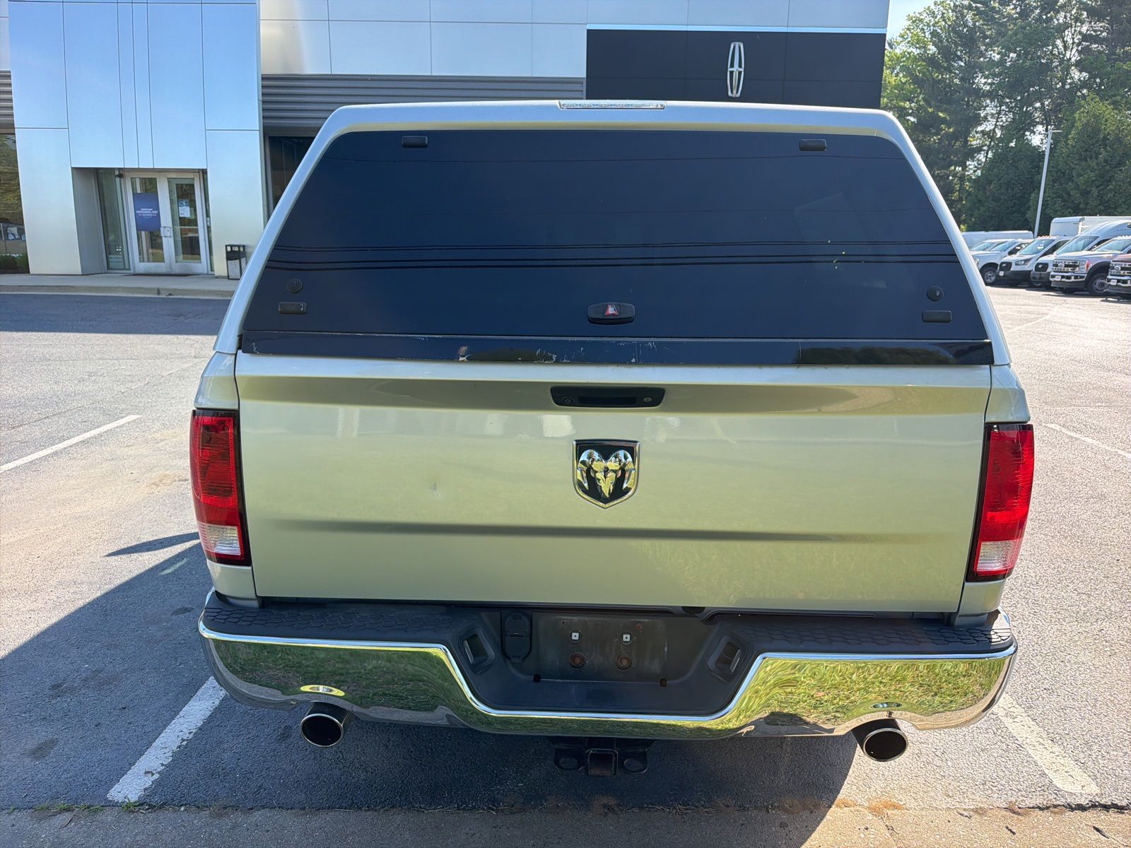 View vehicle photo 4
