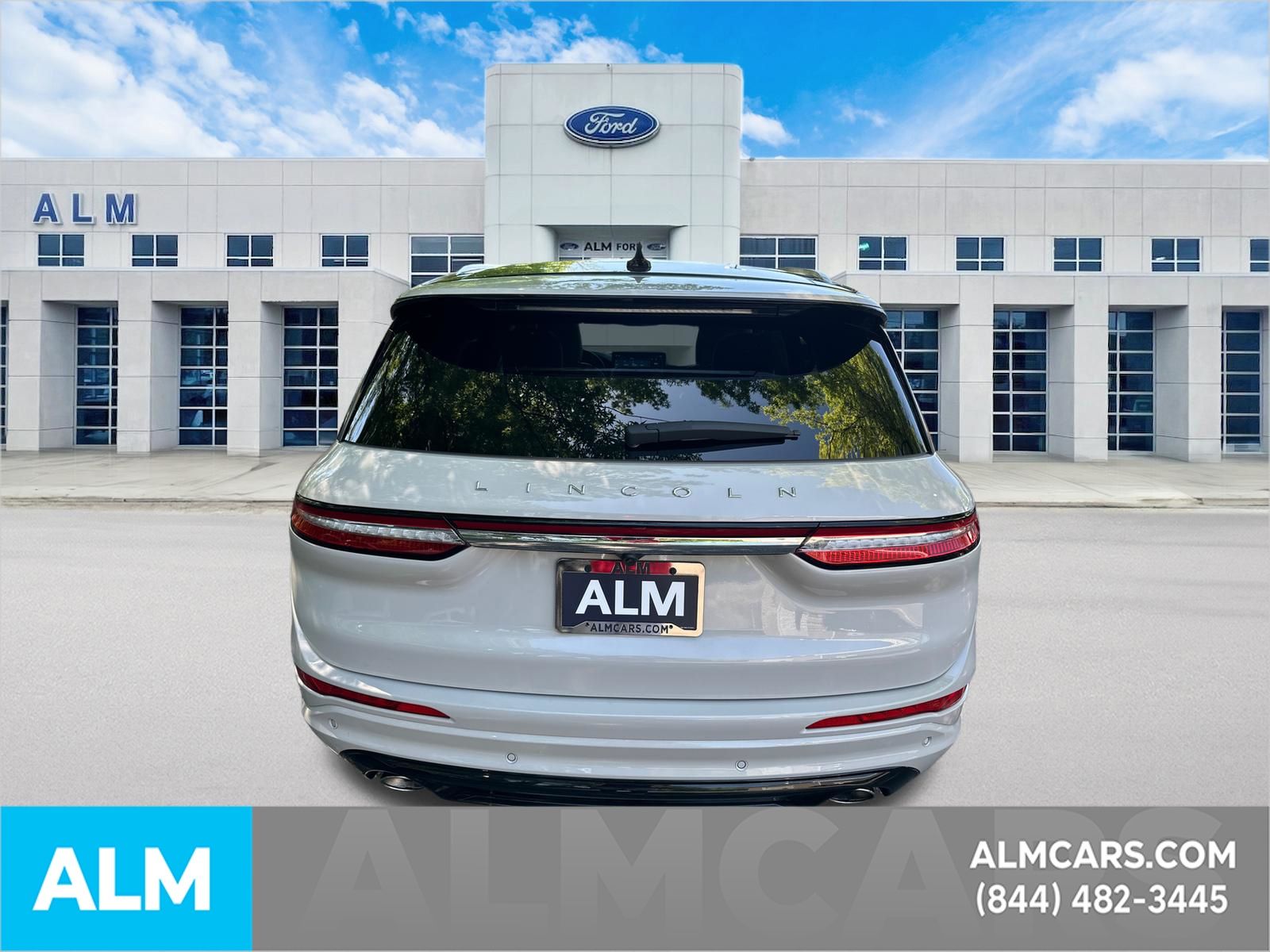 Used 2024 White Lincoln Grand Touring image 6