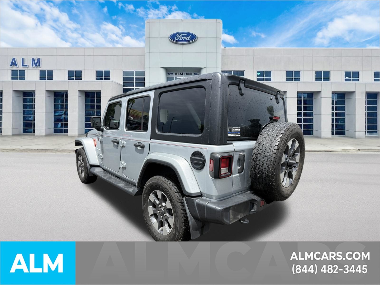 Used 2023 Silver Jeep Sahara image 9