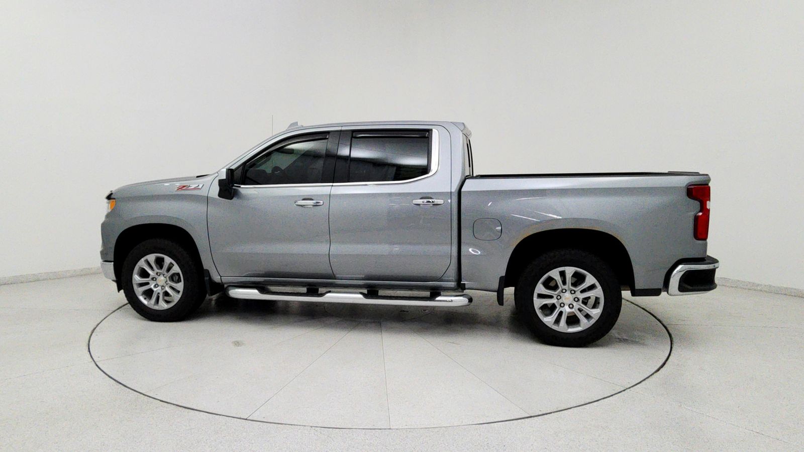 Used 2025 Gray Chevrolet LTZ image 4