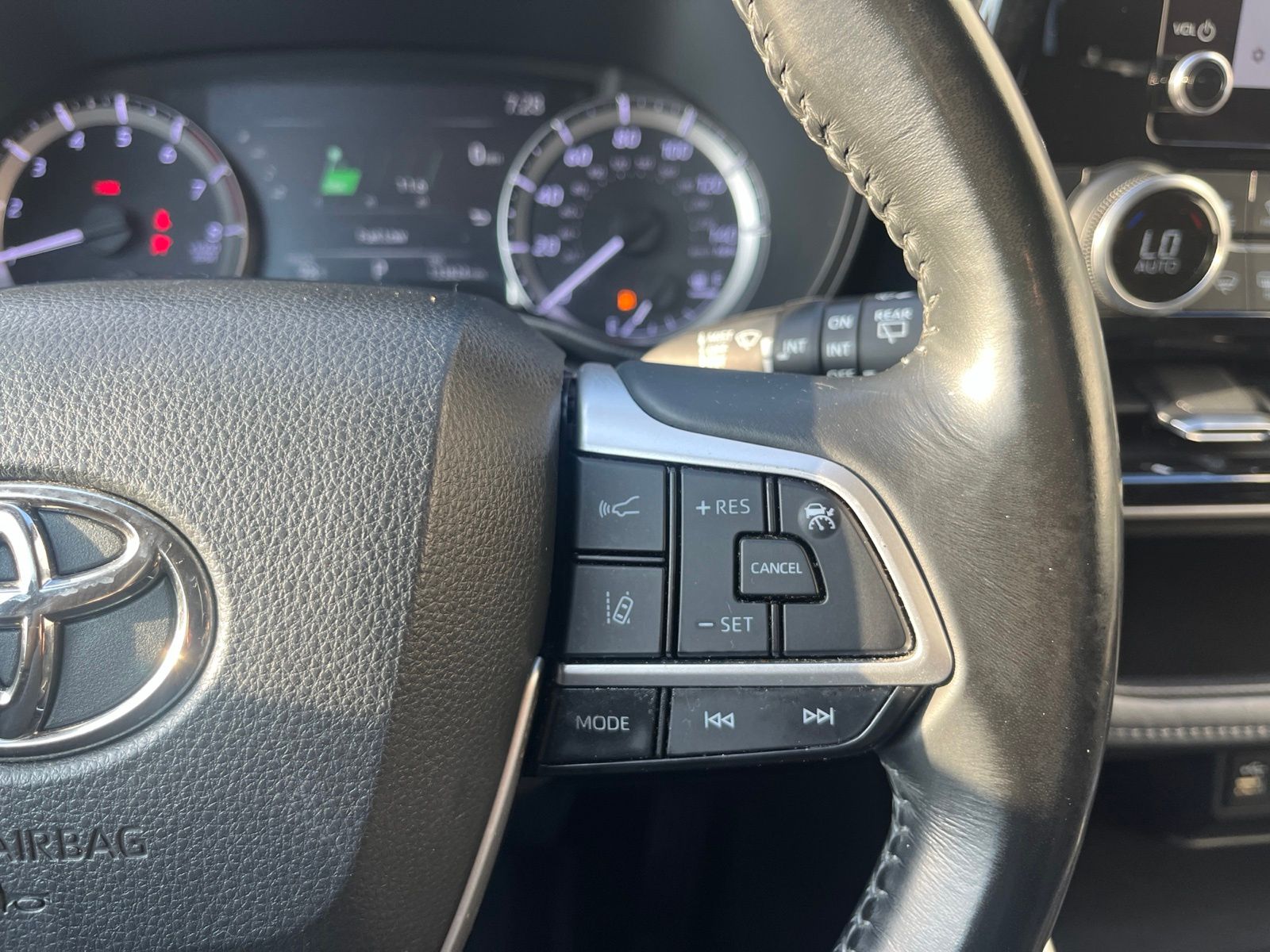 Used Car 2023 Toyota Highlander  Le For Sale Under $30,000 In Austin, Texas